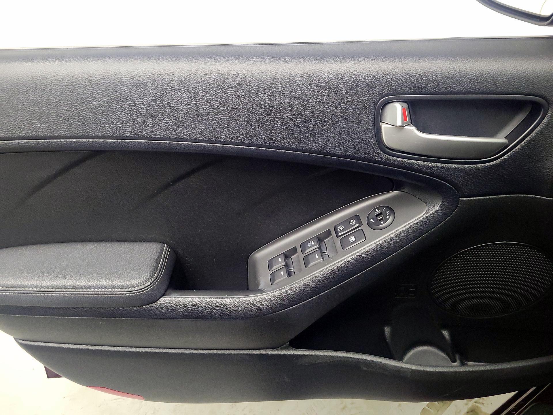 Thumbnail: 2017 Kia Forte - 12