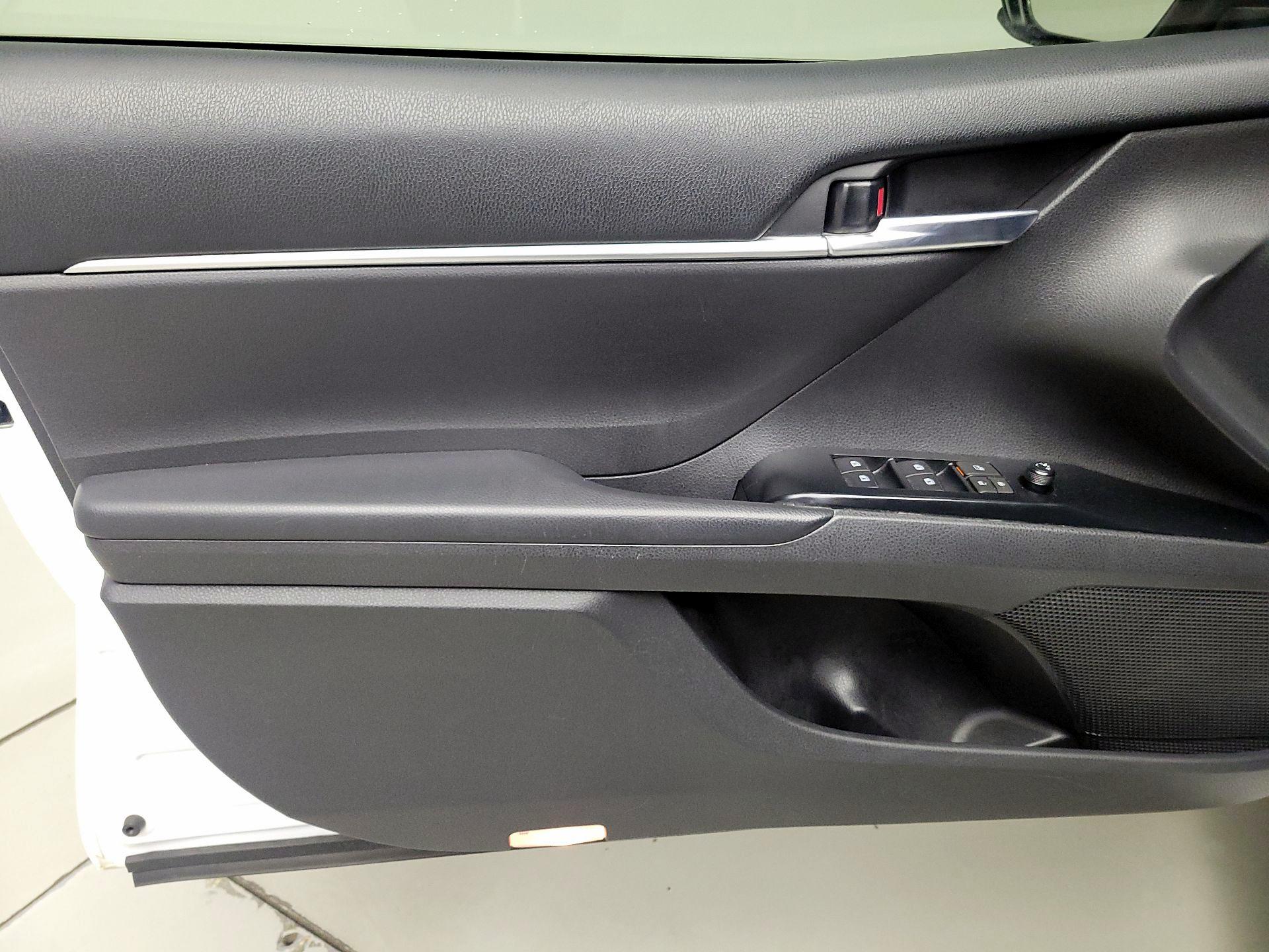 Thumbnail: 2018 Toyota Camry - 12