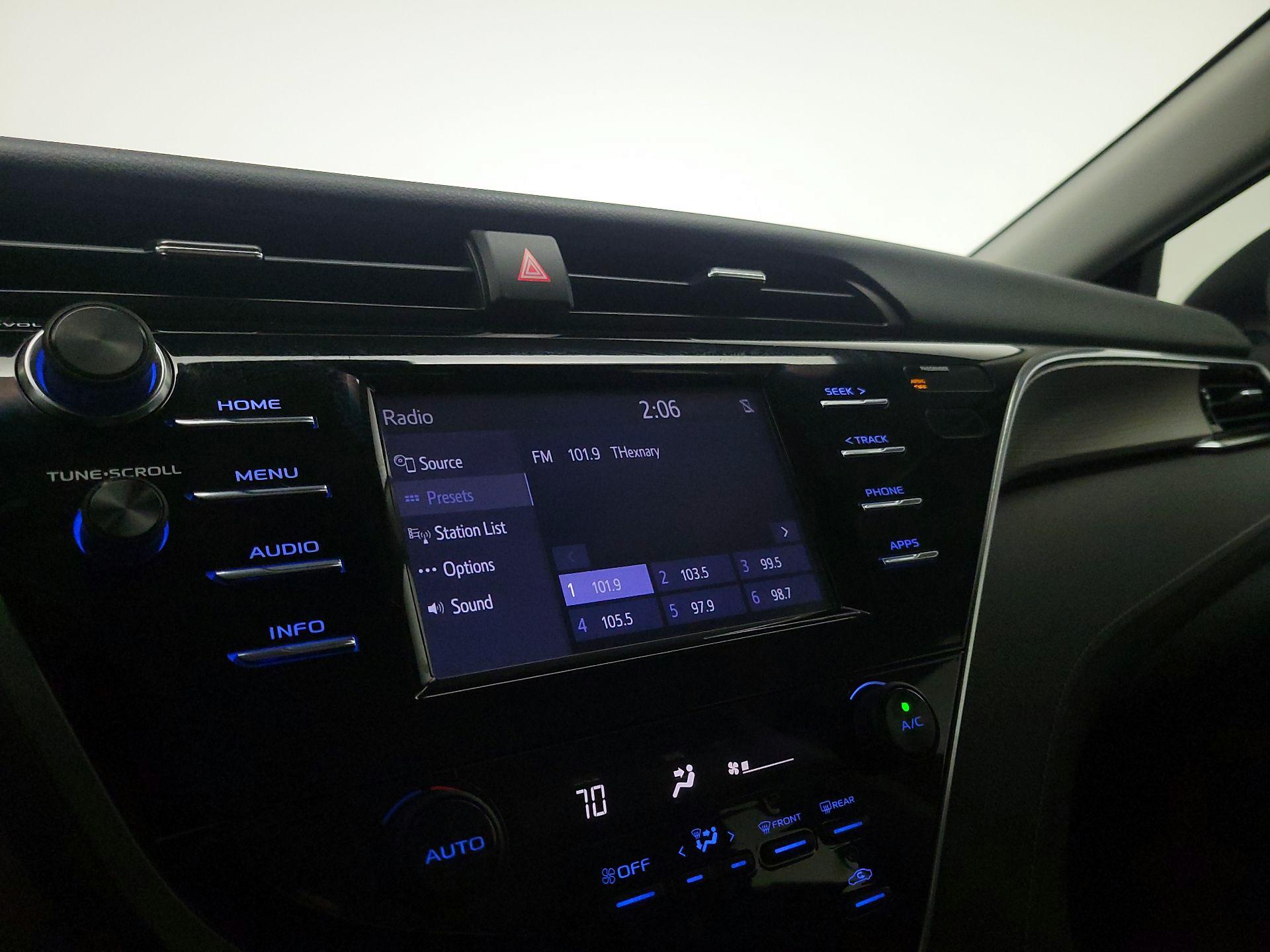 Thumbnail: 2018 Toyota Camry - 15
