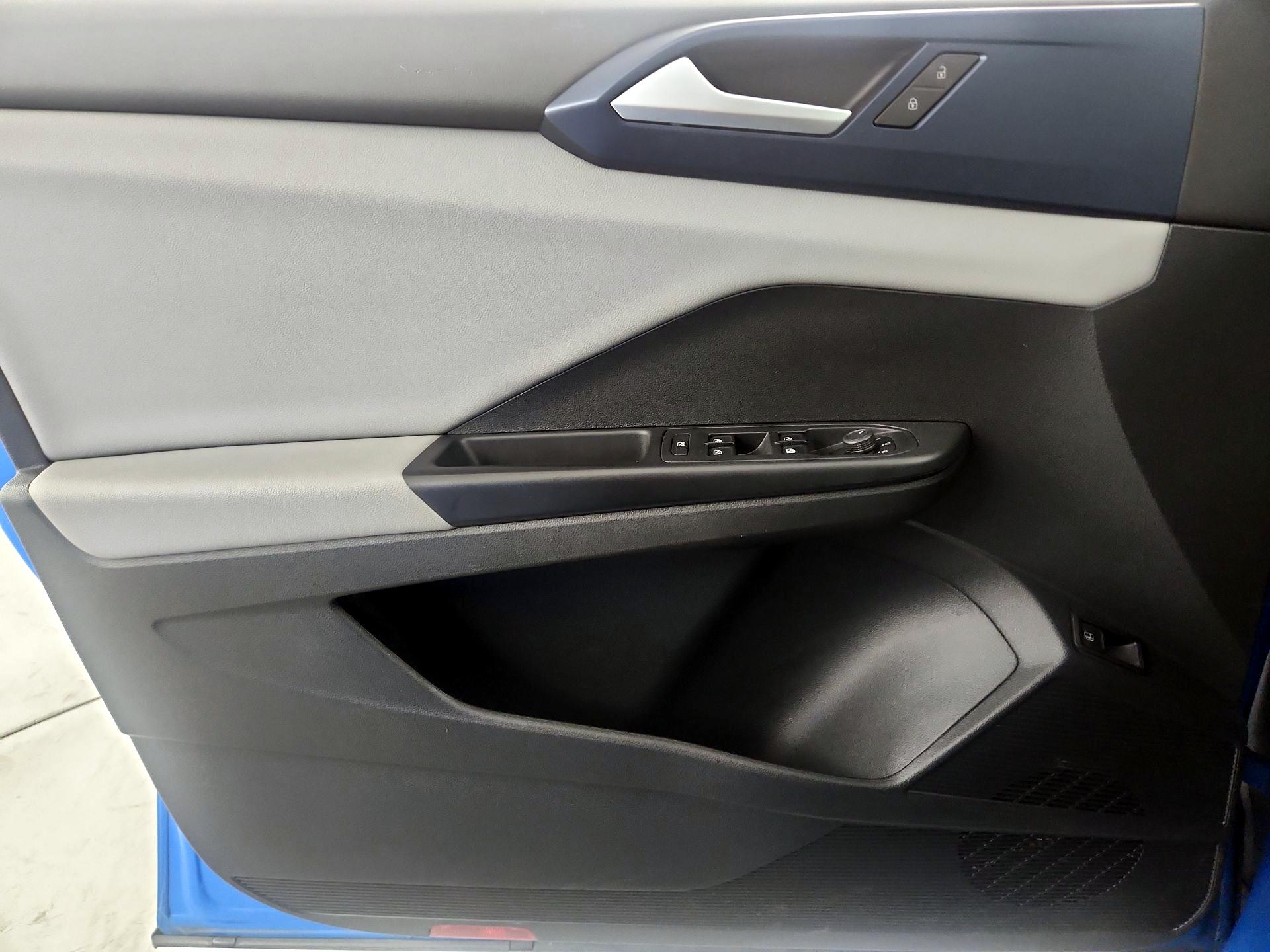 Thumbnail: 2022 Volkswagen Taos - 12