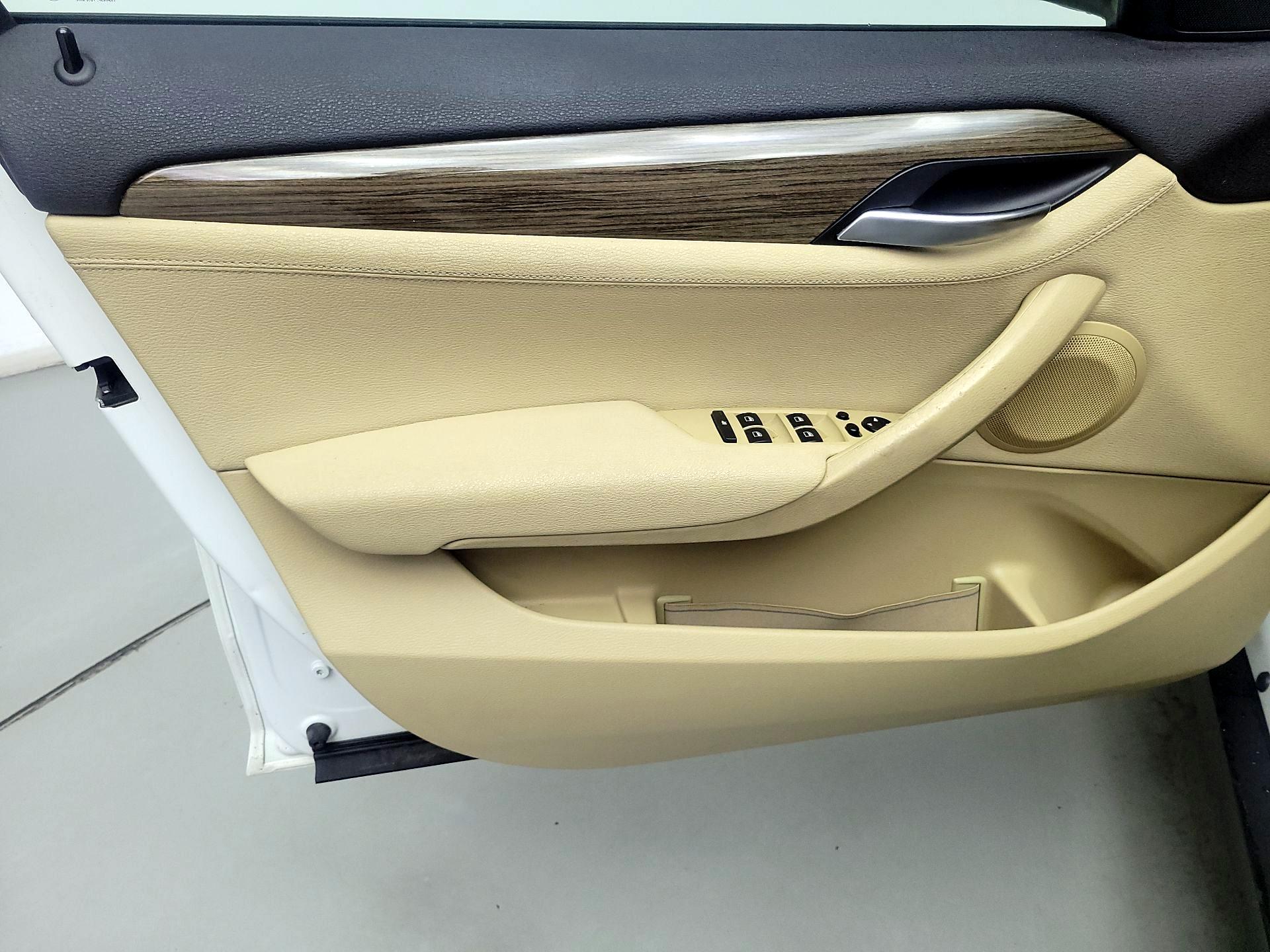 Thumbnail: 2015 BMW X1 - 12