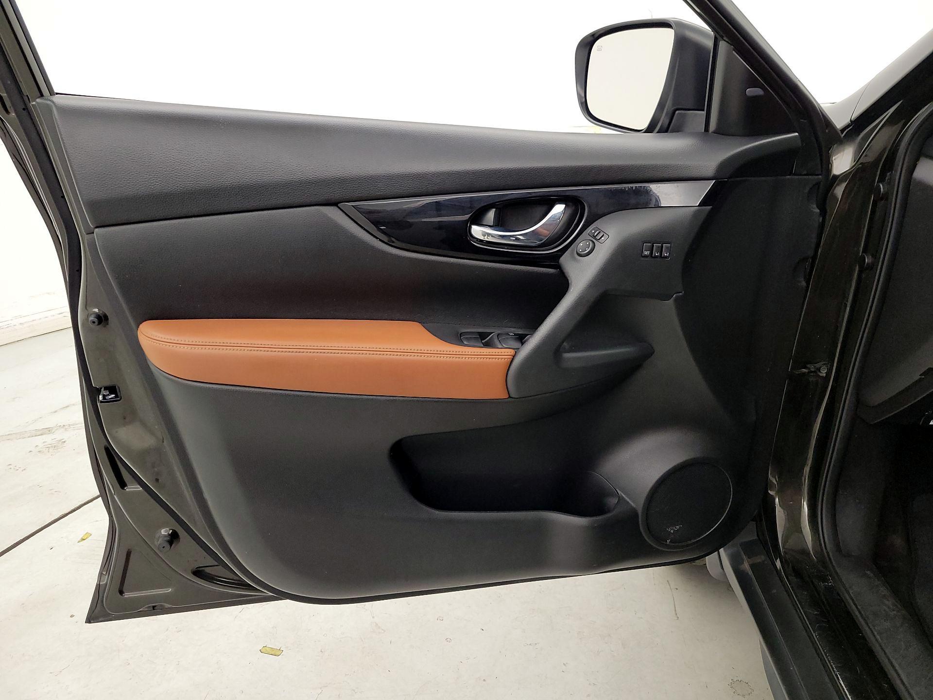 Thumbnail: 2017 Nissan Rogue - 12