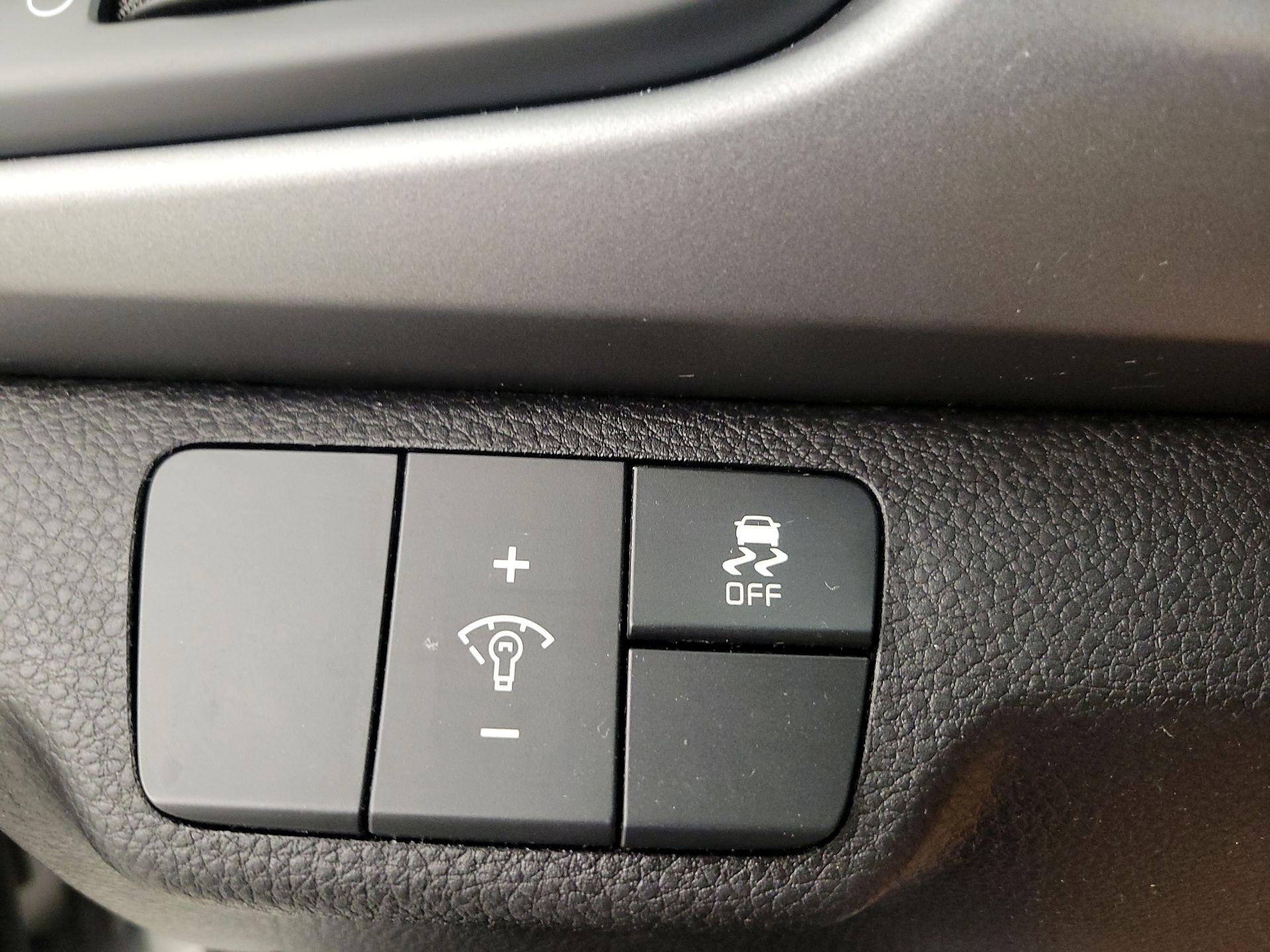 Thumbnail: 2019 Kia Rio - 13