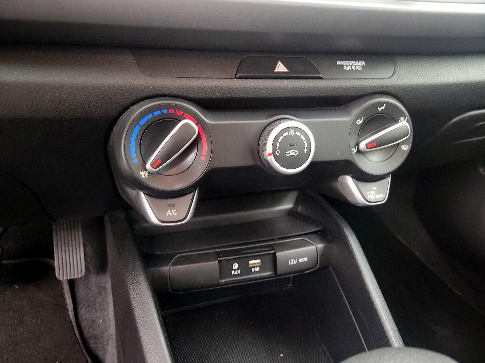 Thumbnail: 2019 Kia Rio - 16