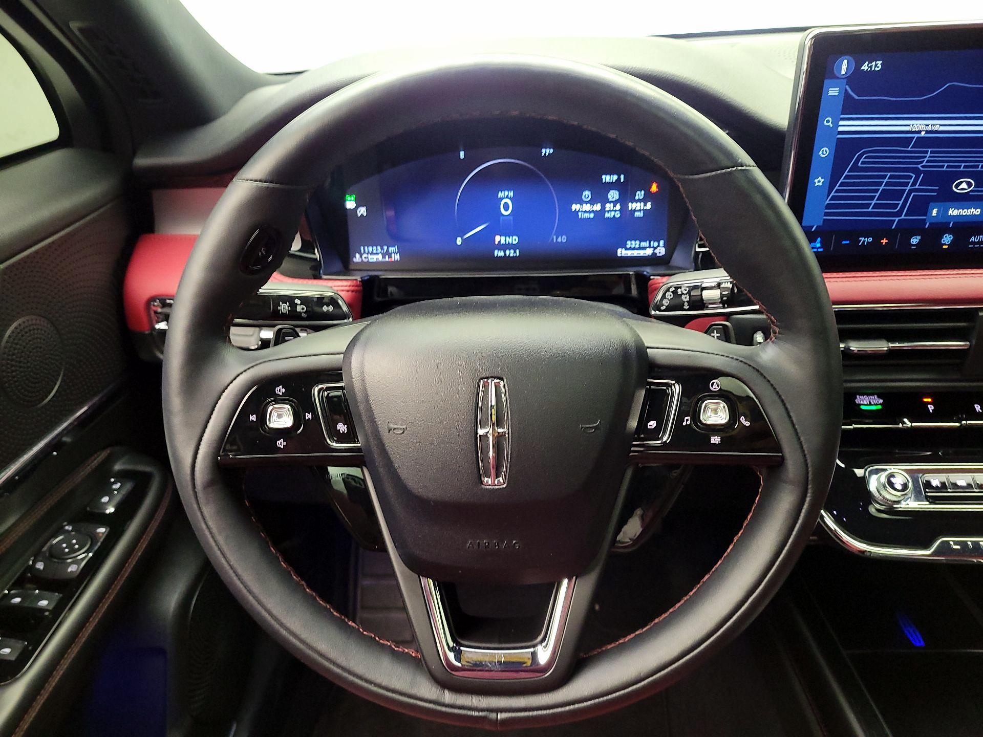 Thumbnail: 2023 Lincoln Corsair - 10