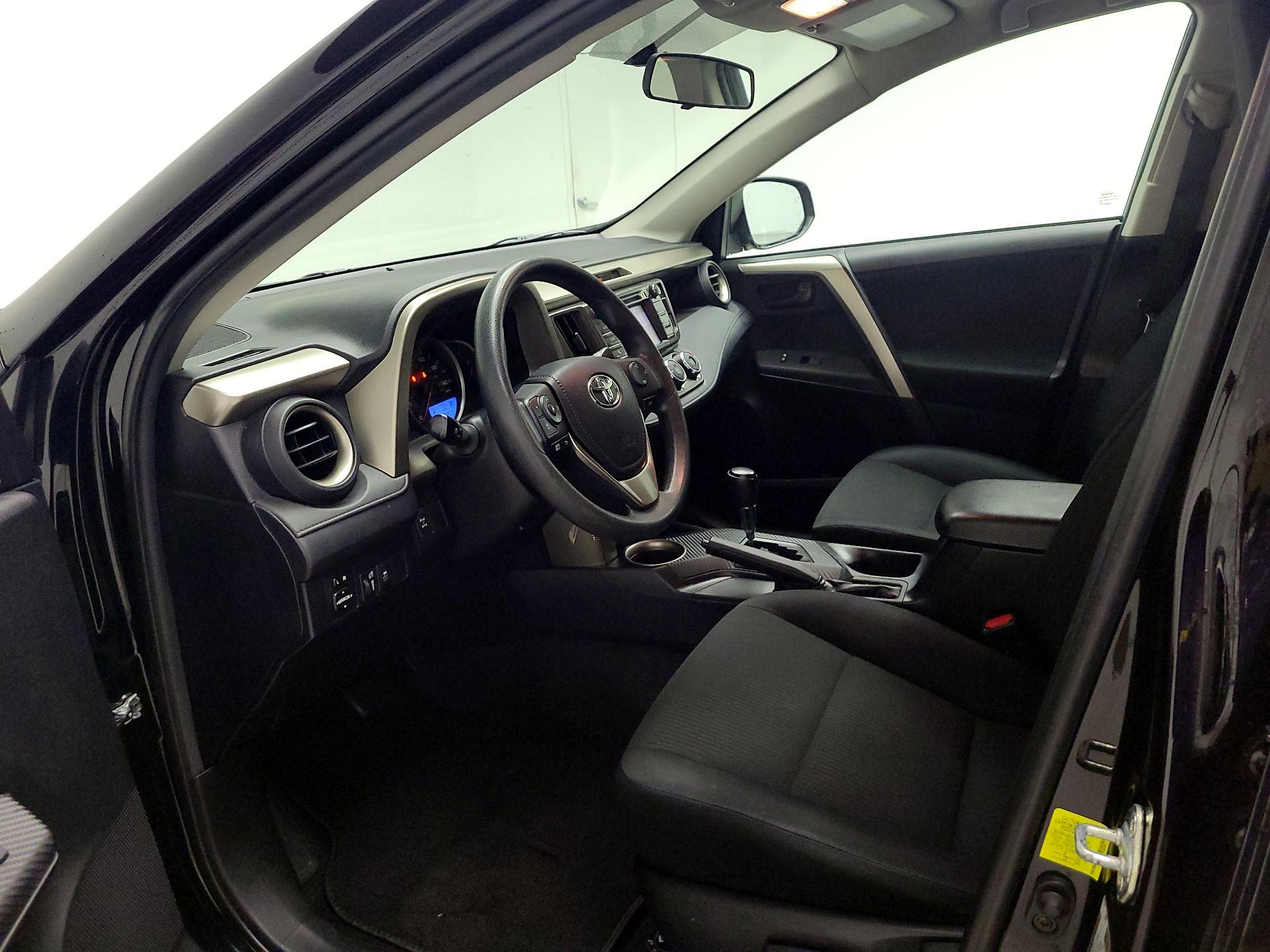 Thumbnail: 2015 Toyota RAV4 - 11