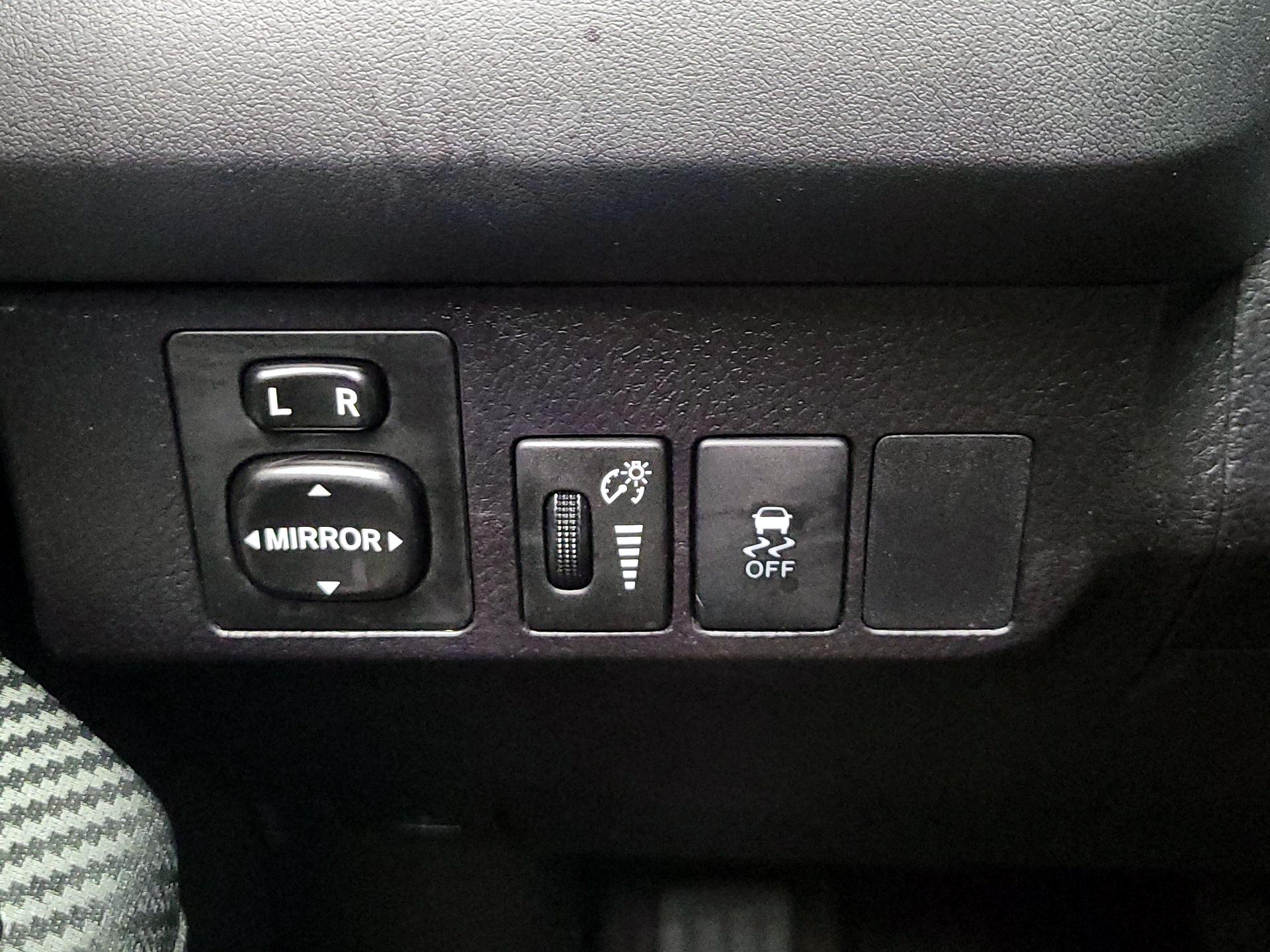 Thumbnail: 2015 Toyota RAV4 - 13
