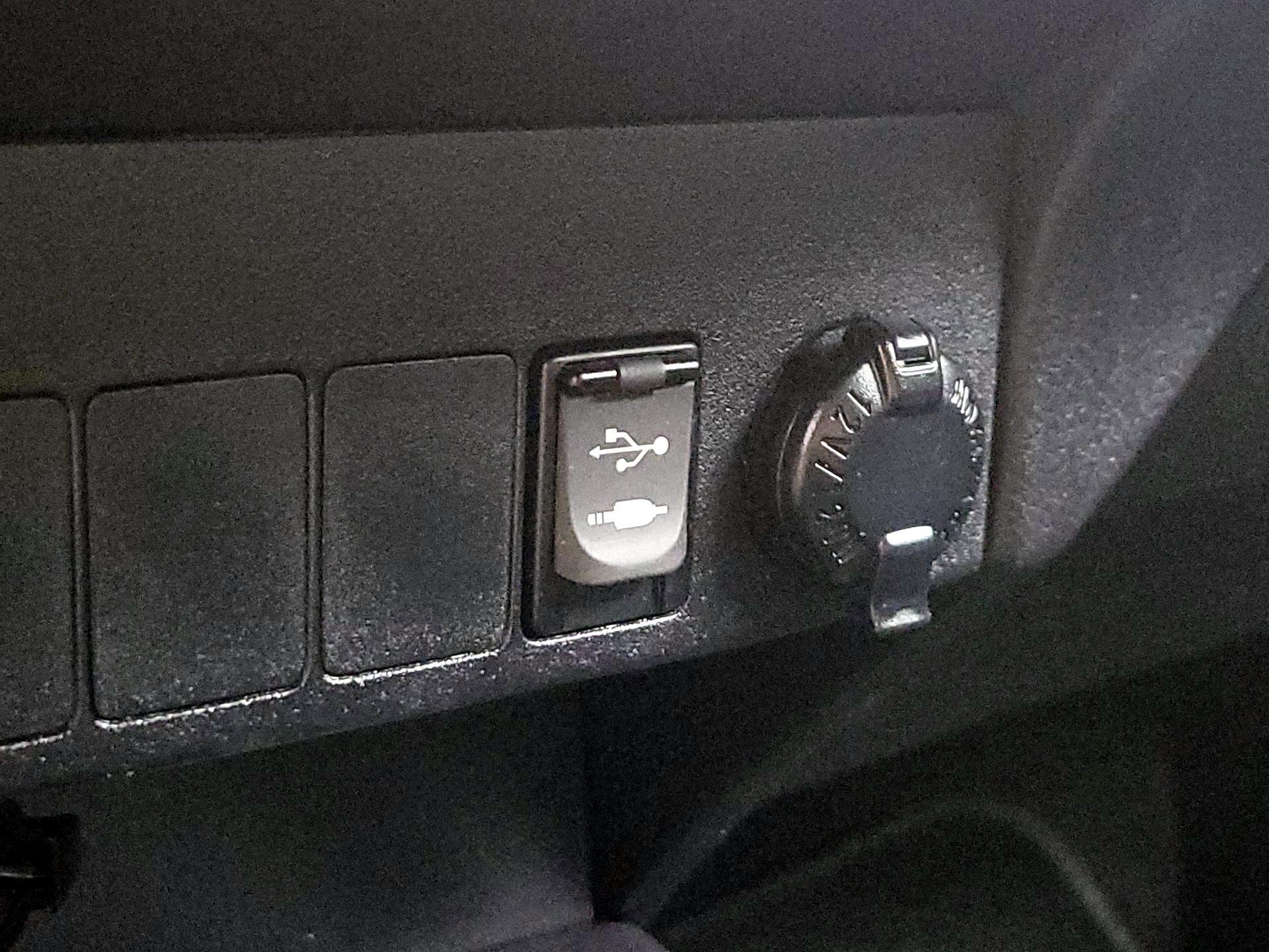 Thumbnail: 2015 Toyota RAV4 - 18