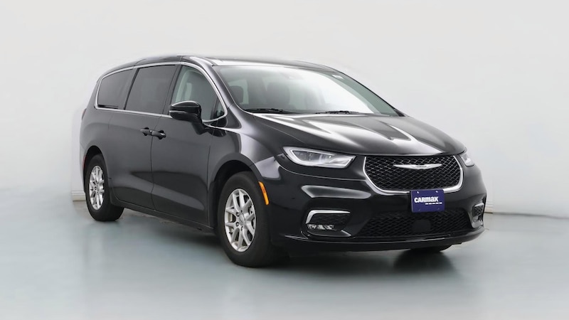 2024 Chrysler Pacifica Touring L Hero Image