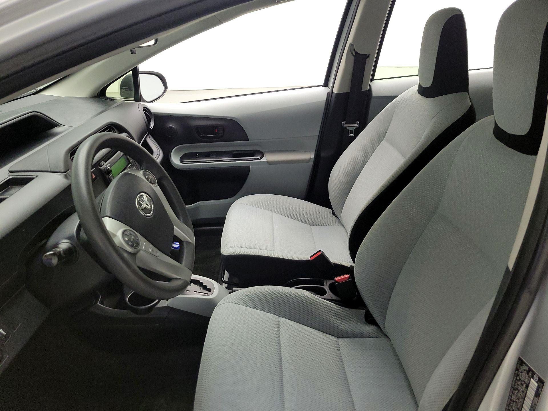 Thumbnail: 2013 Toyota Prius c - 11