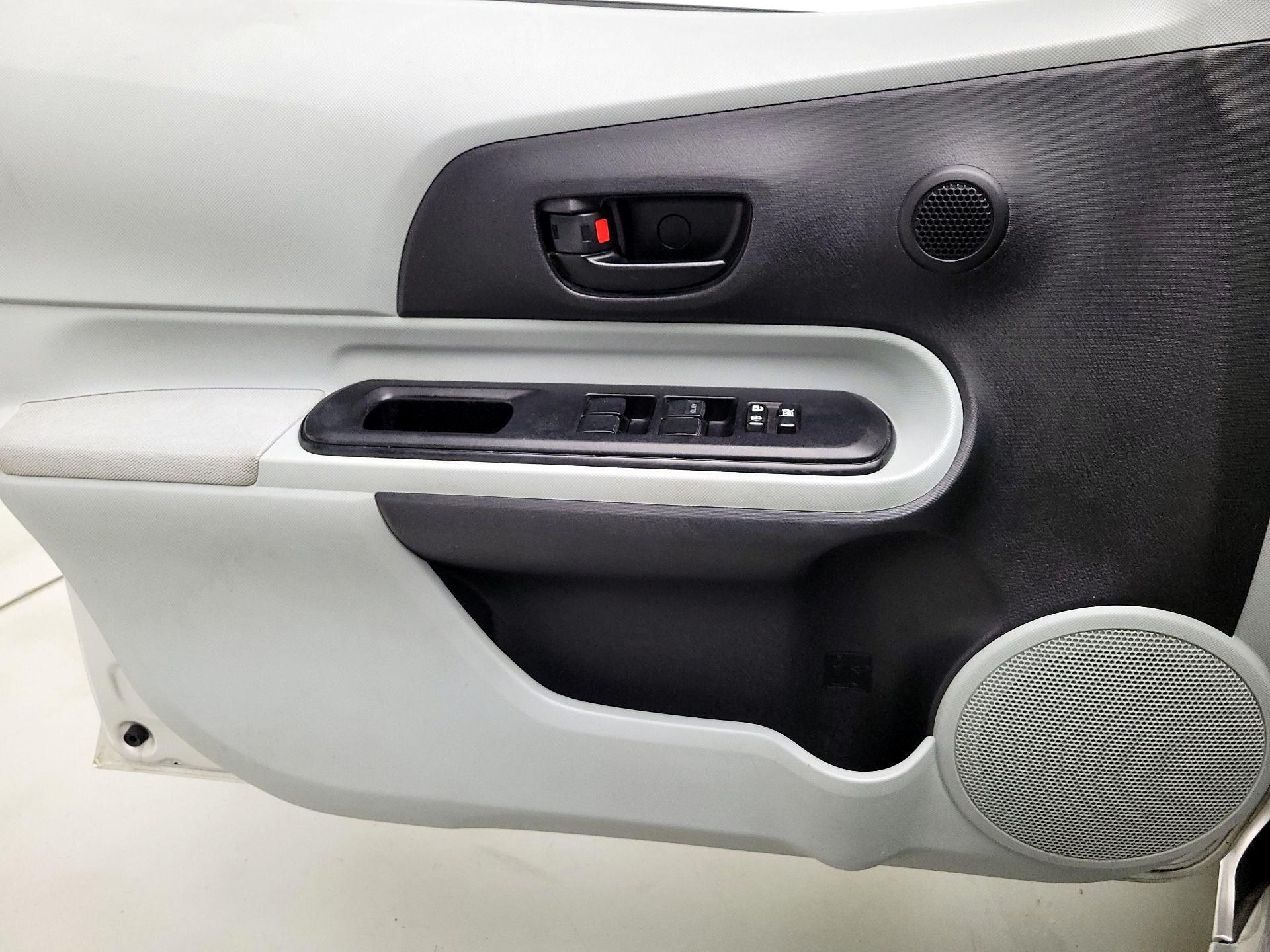 Thumbnail: 2013 Toyota Prius c - 12