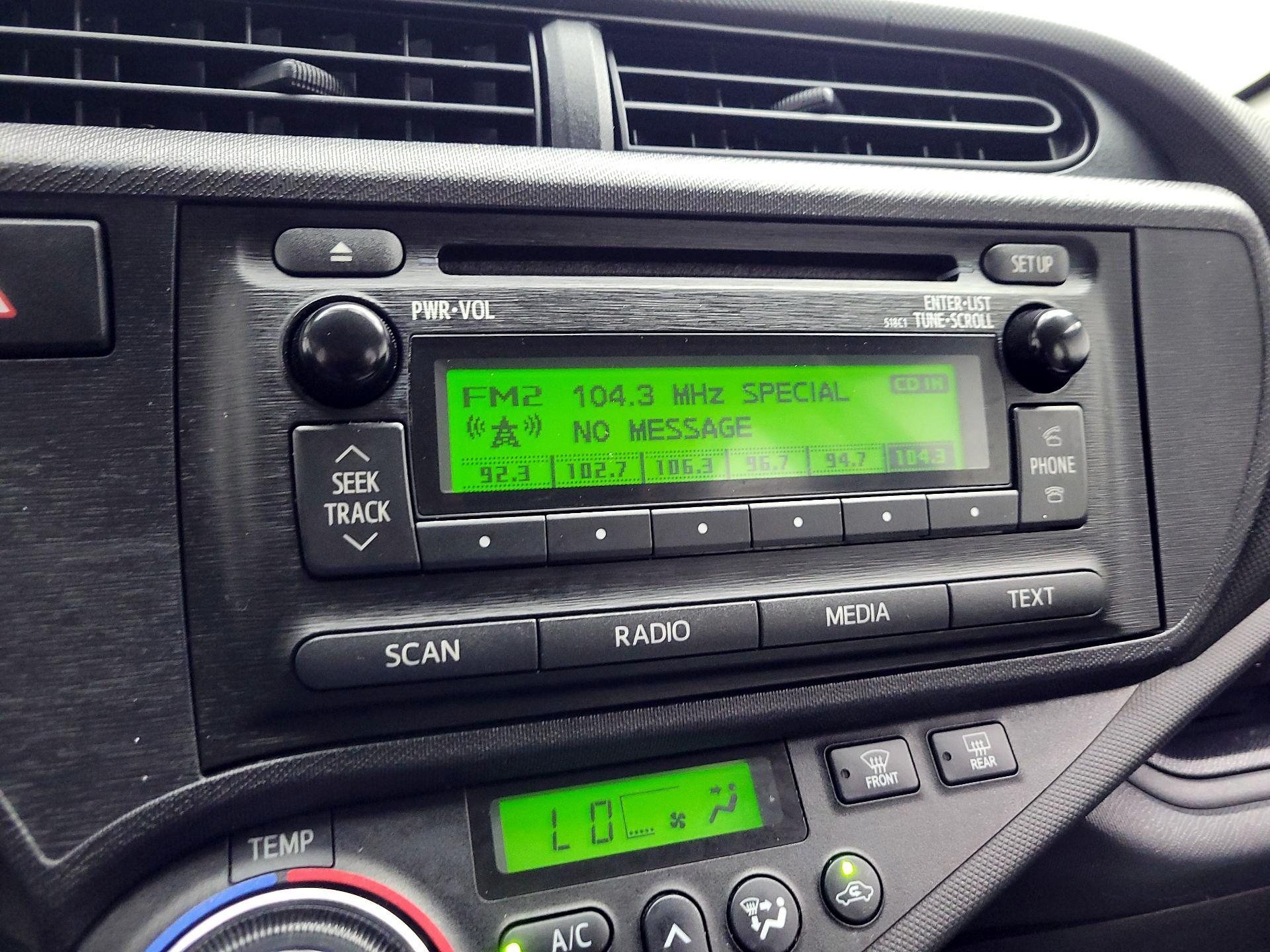 Thumbnail: 2013 Toyota Prius c - 14