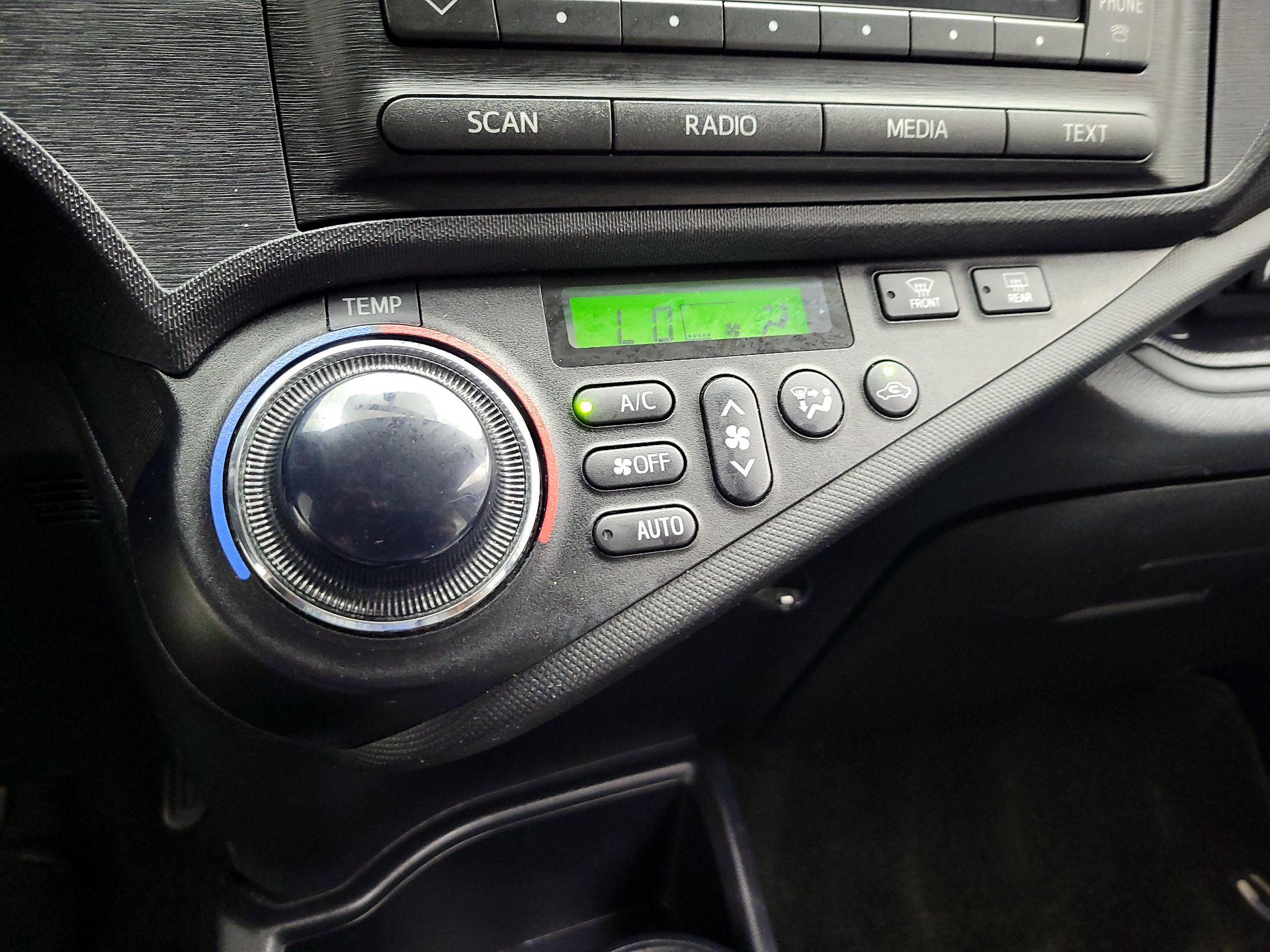 Thumbnail: 2013 Toyota Prius c - 15