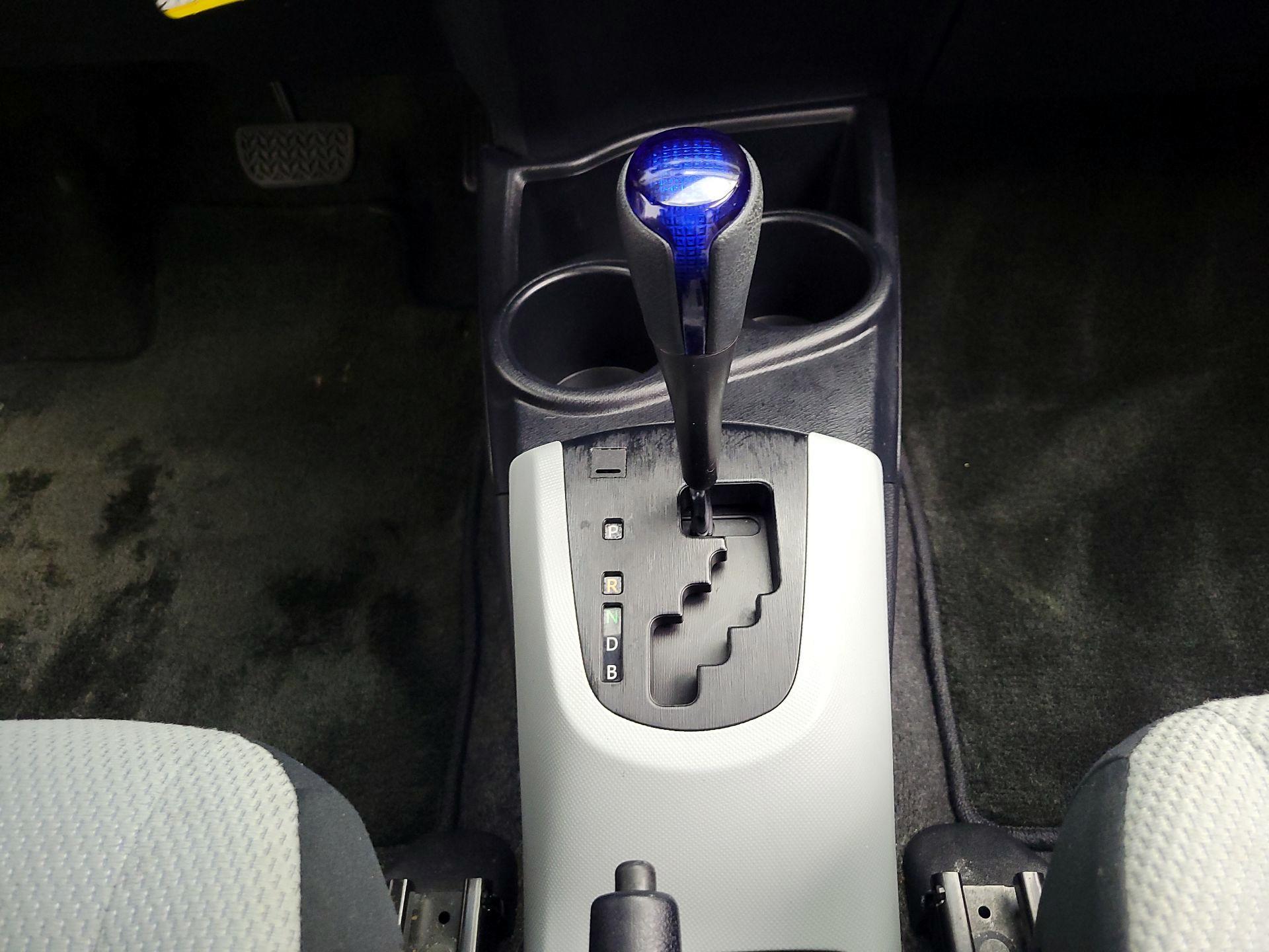 Thumbnail: 2013 Toyota Prius c - 16