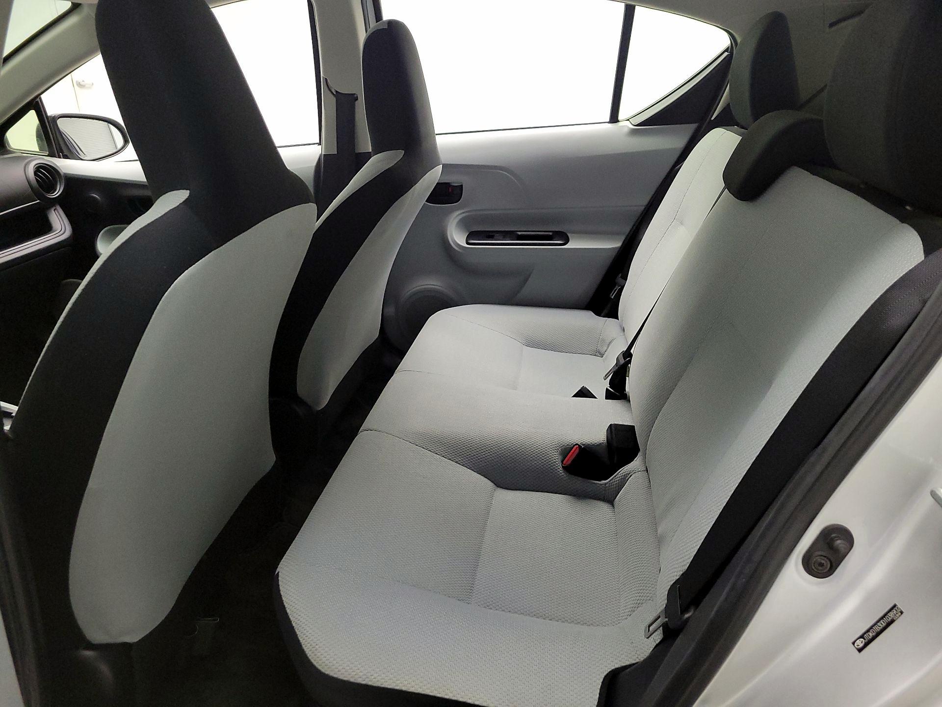 Thumbnail: 2013 Toyota Prius c - 18