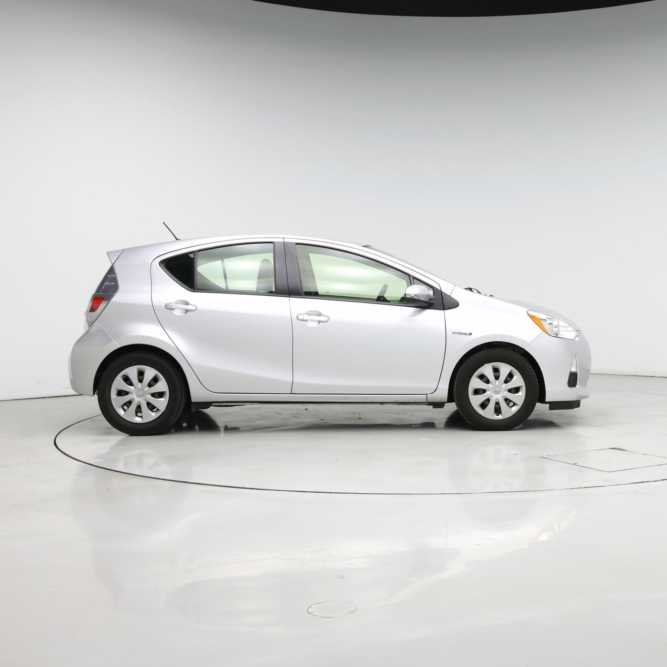 Thumbnail: 2013 Toyota Prius c - 7
