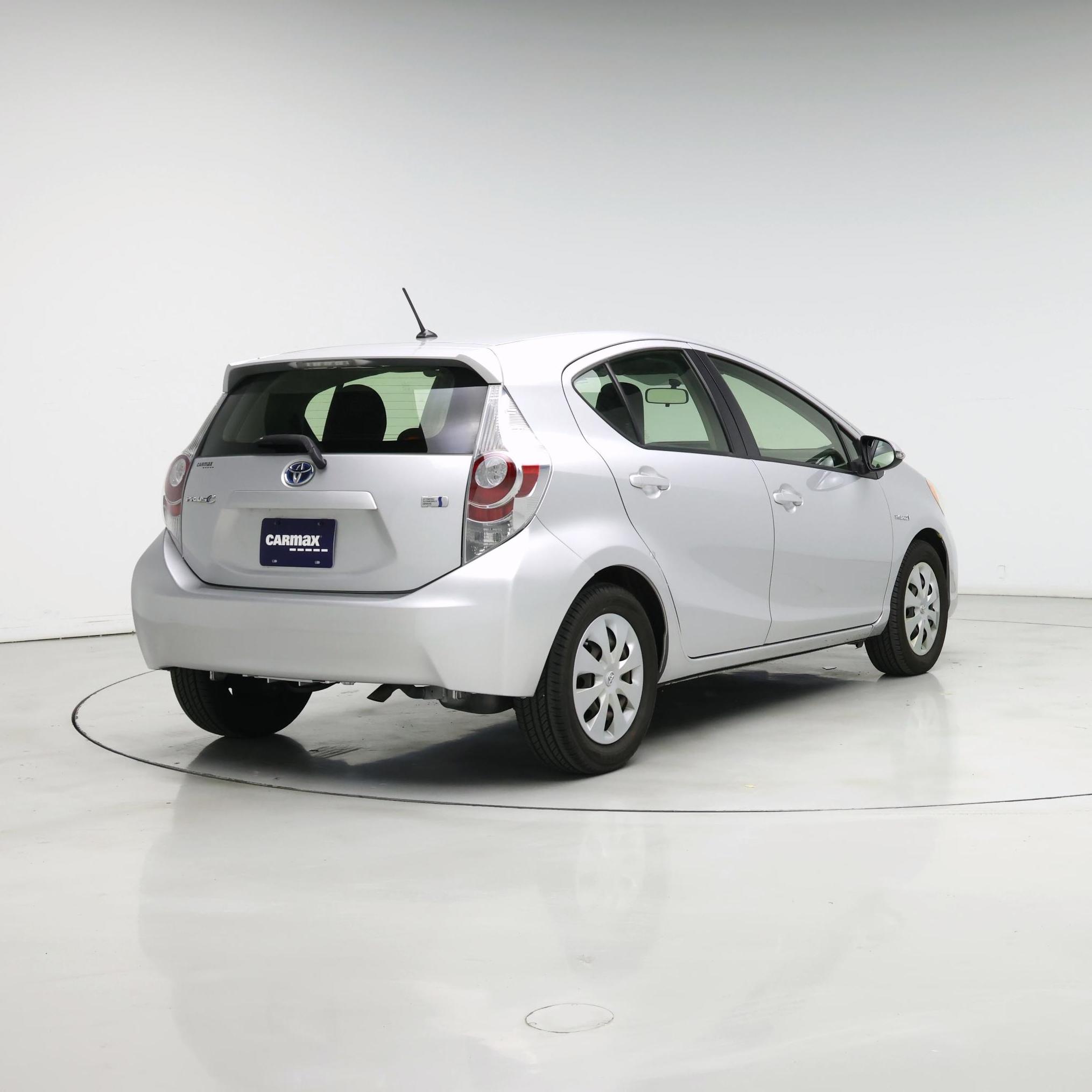 Thumbnail: 2013 Toyota Prius c - 8