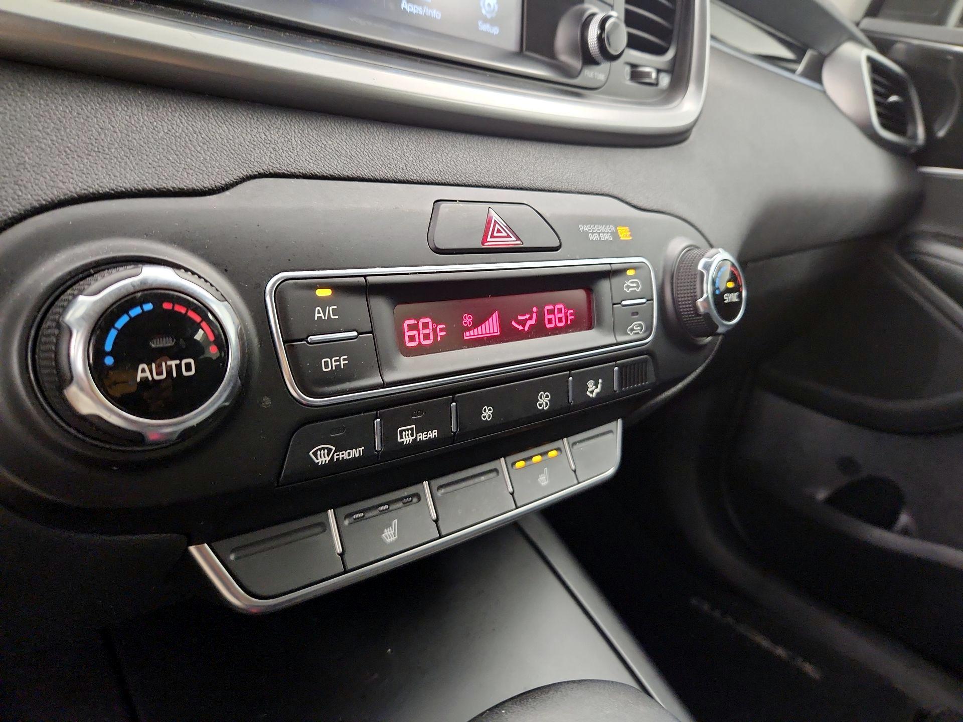 Thumbnail: 2019 Kia Sorento - 16
