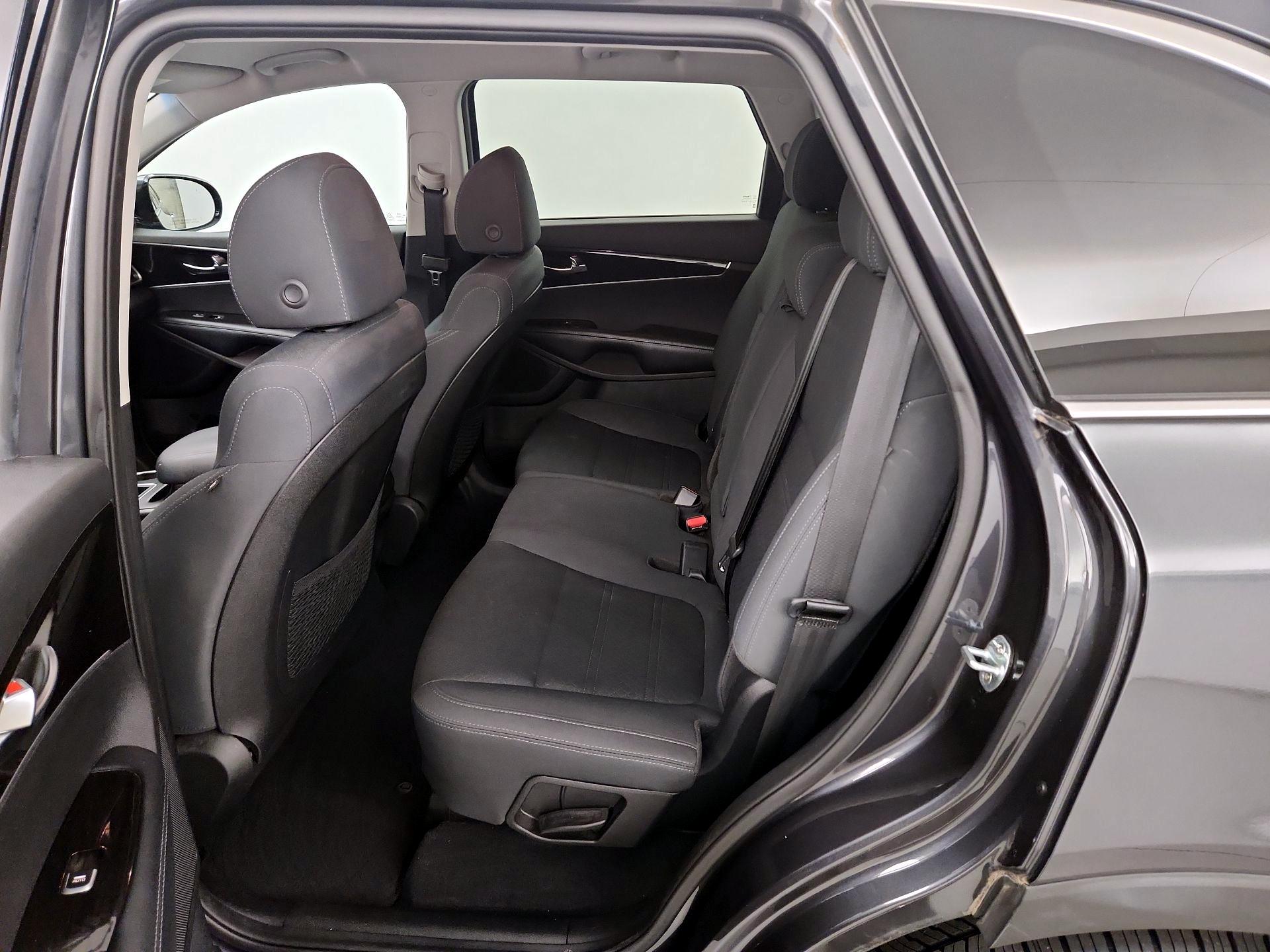 Thumbnail: 2019 Kia Sorento - 19