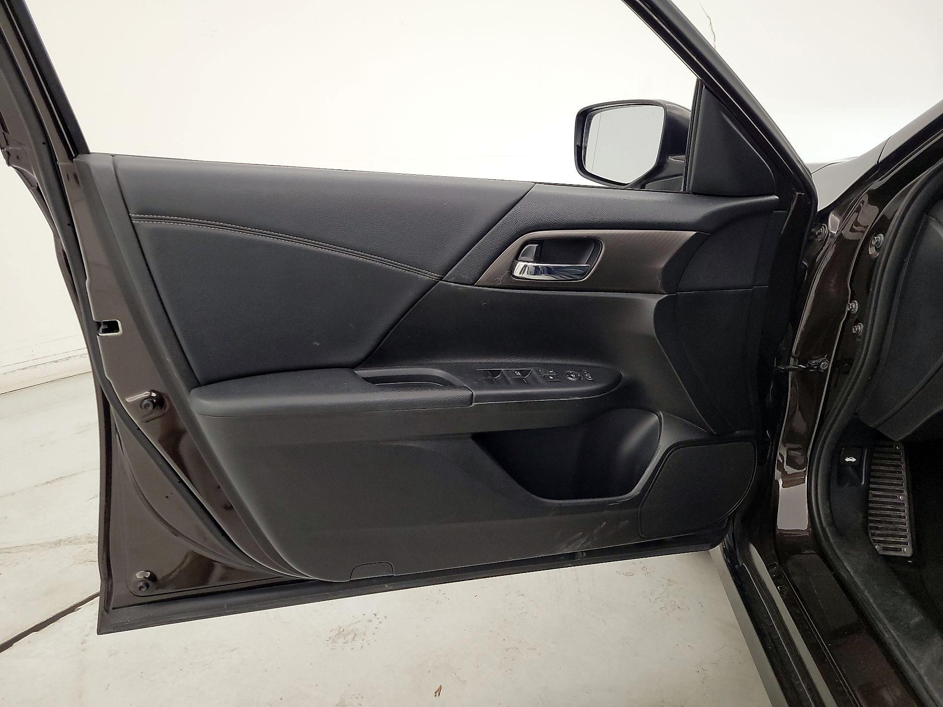 Thumbnail: 2016 Honda Accord - 12