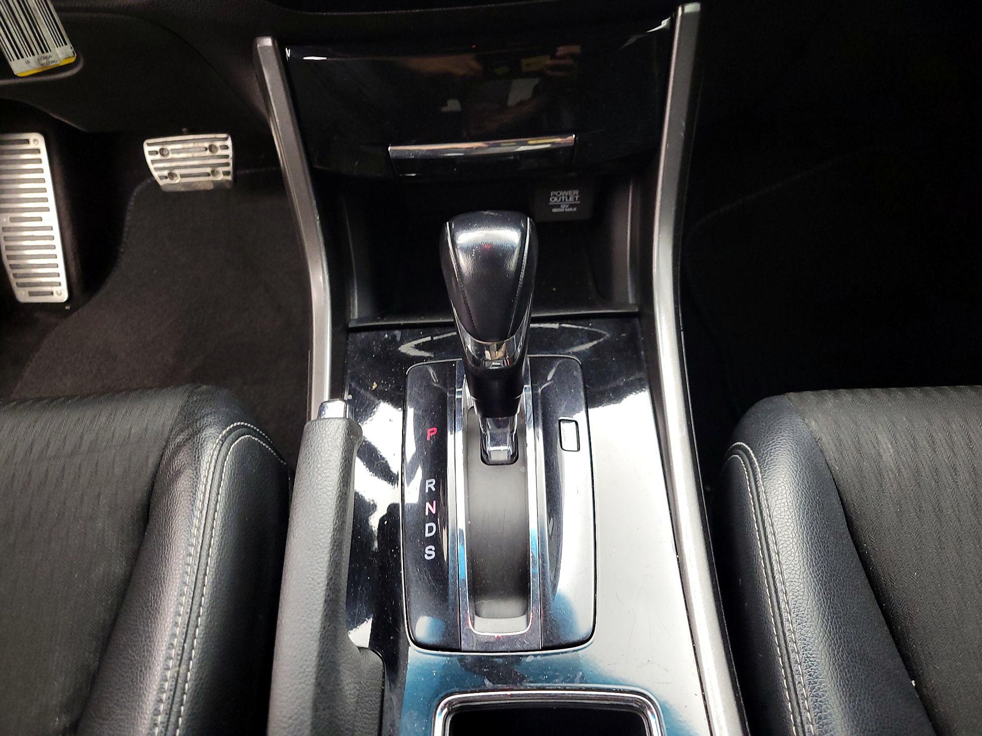 Thumbnail: 2016 Honda Accord - 17