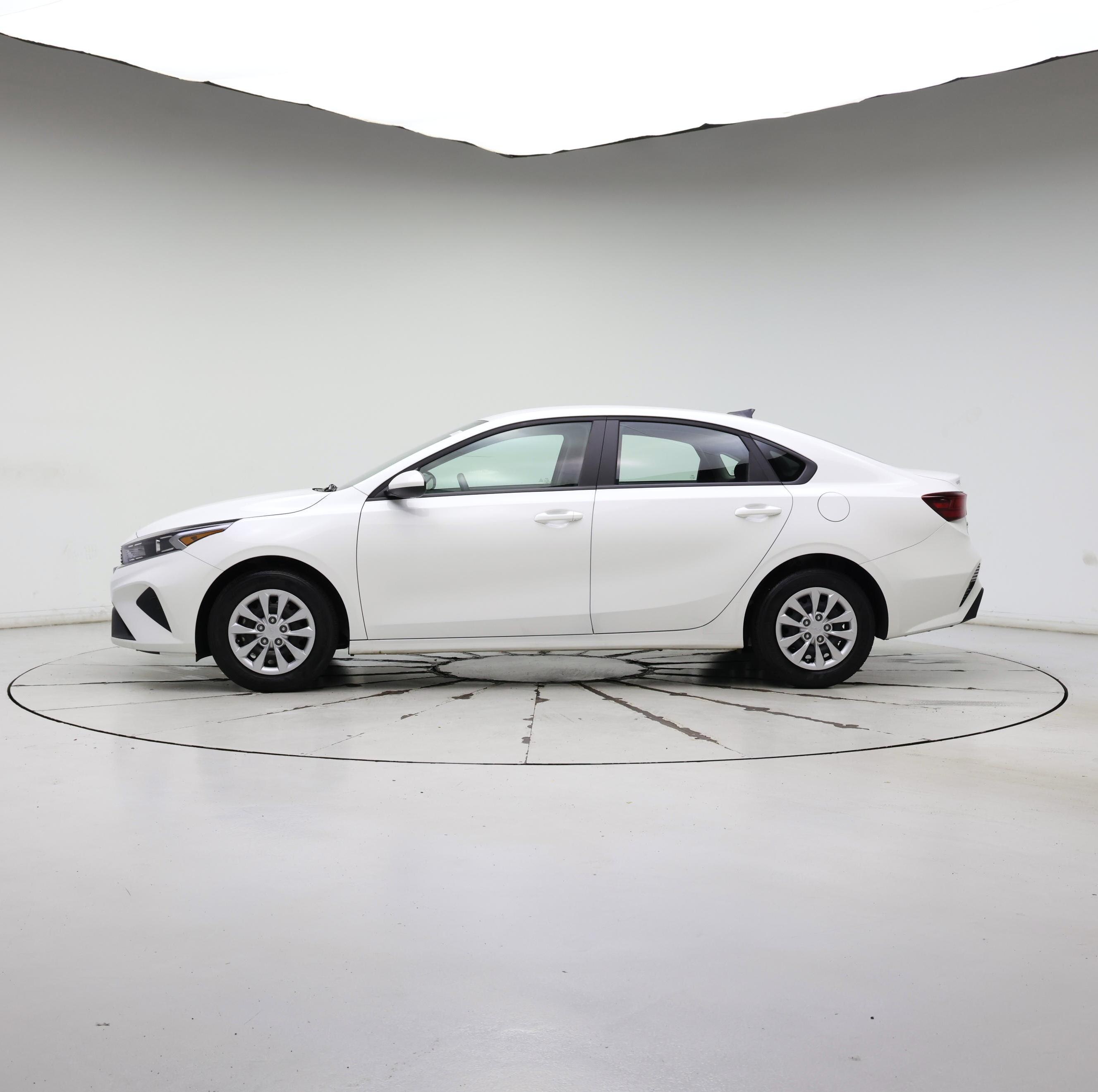 Thumbnail: 2024 Kia Forte - 3