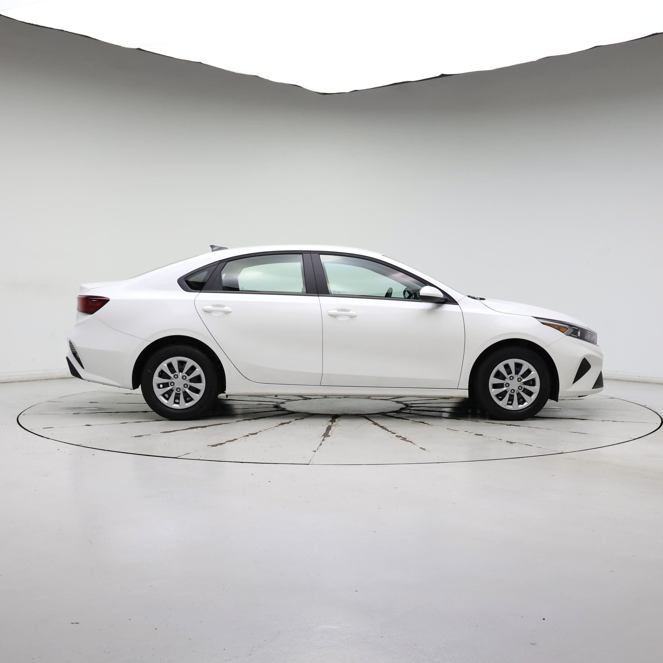 Thumbnail: 2024 Kia Forte - 7