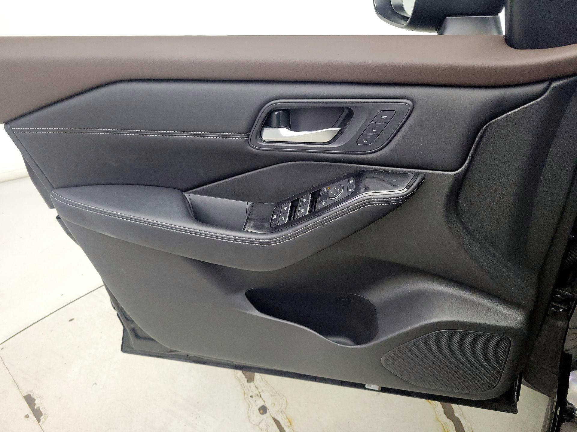 Thumbnail: 2023 Nissan Rogue - 12