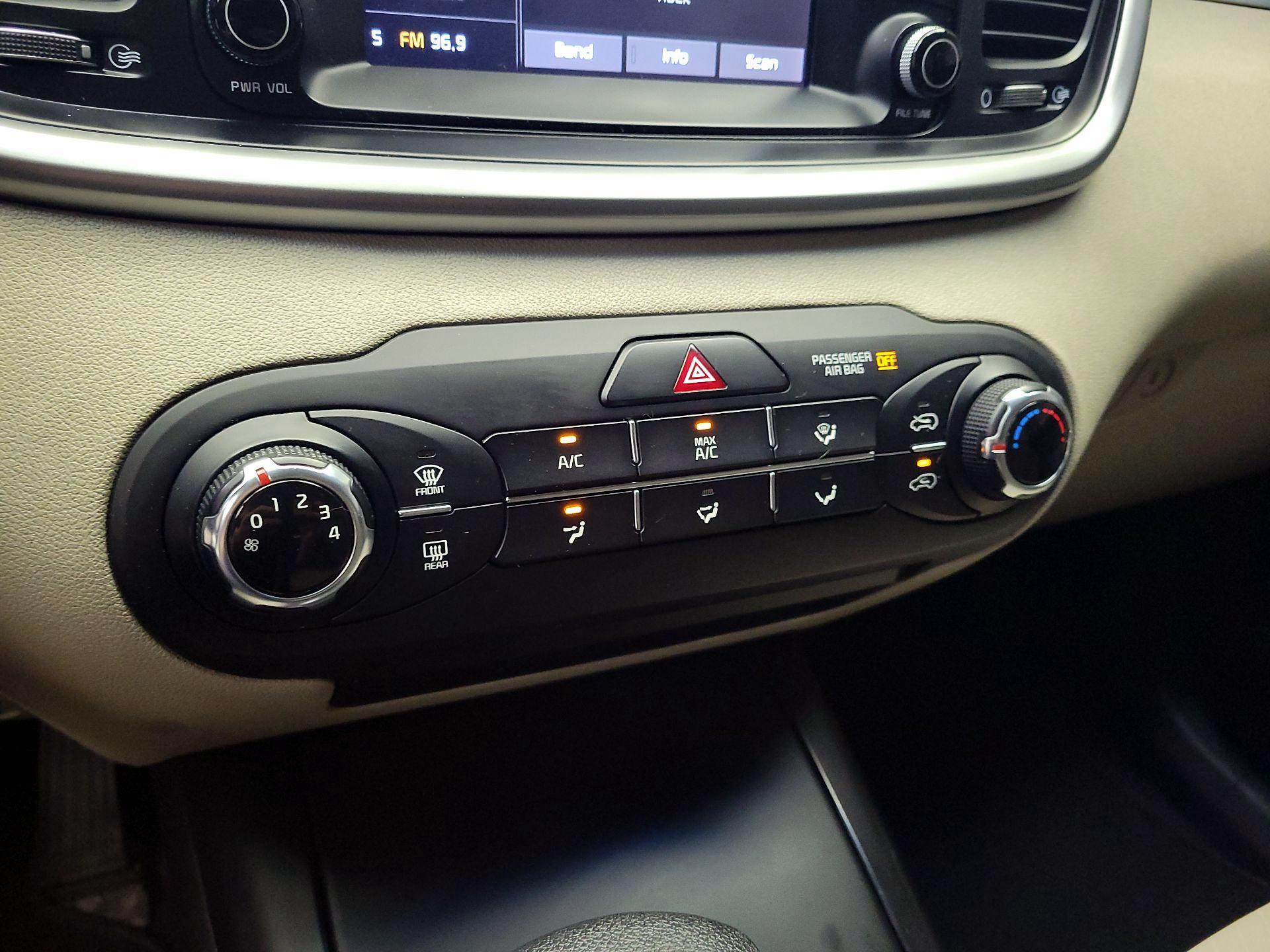 Thumbnail: 2019 Kia Sorento - 16