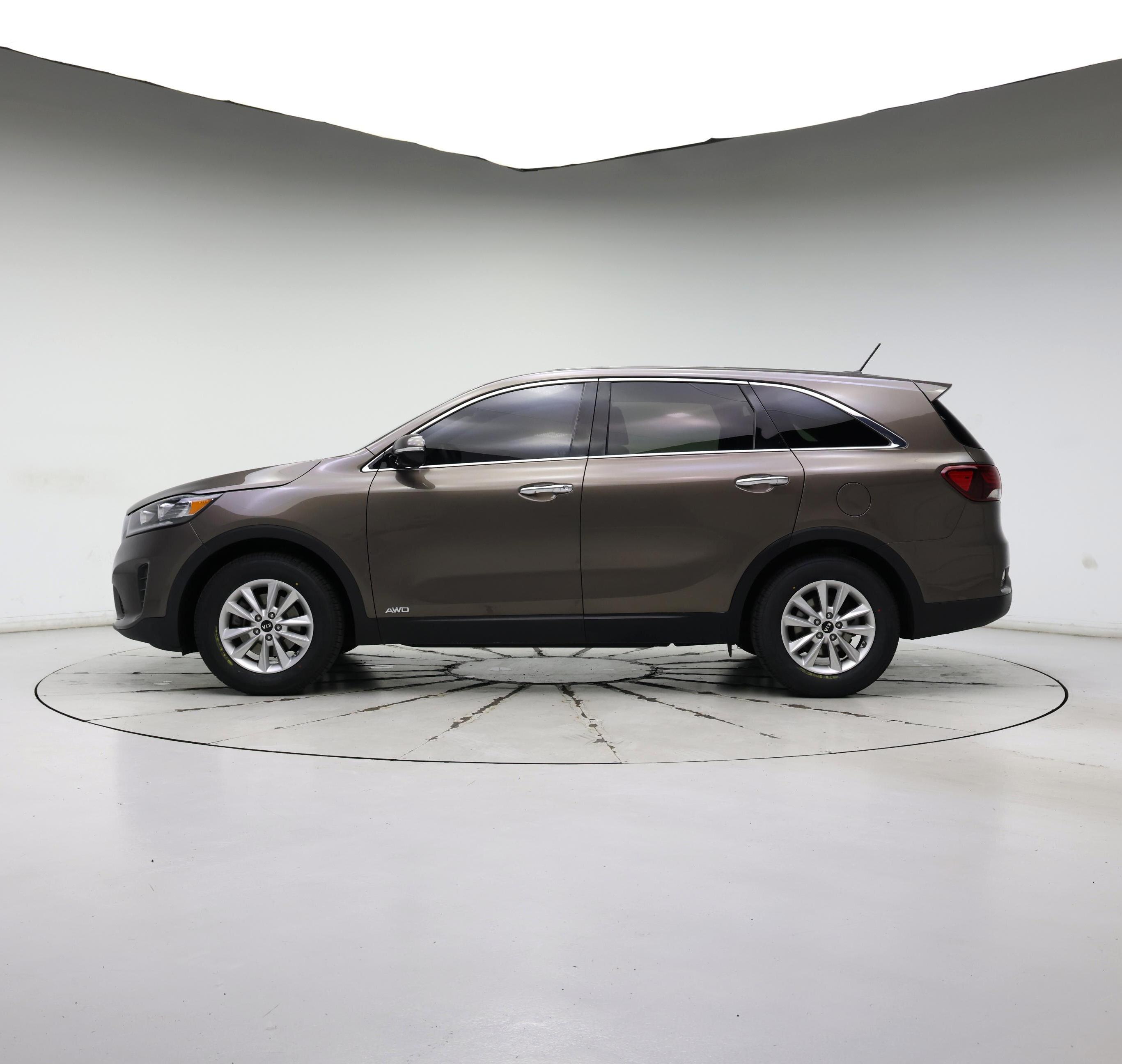 Thumbnail: 2019 Kia Sorento - 3