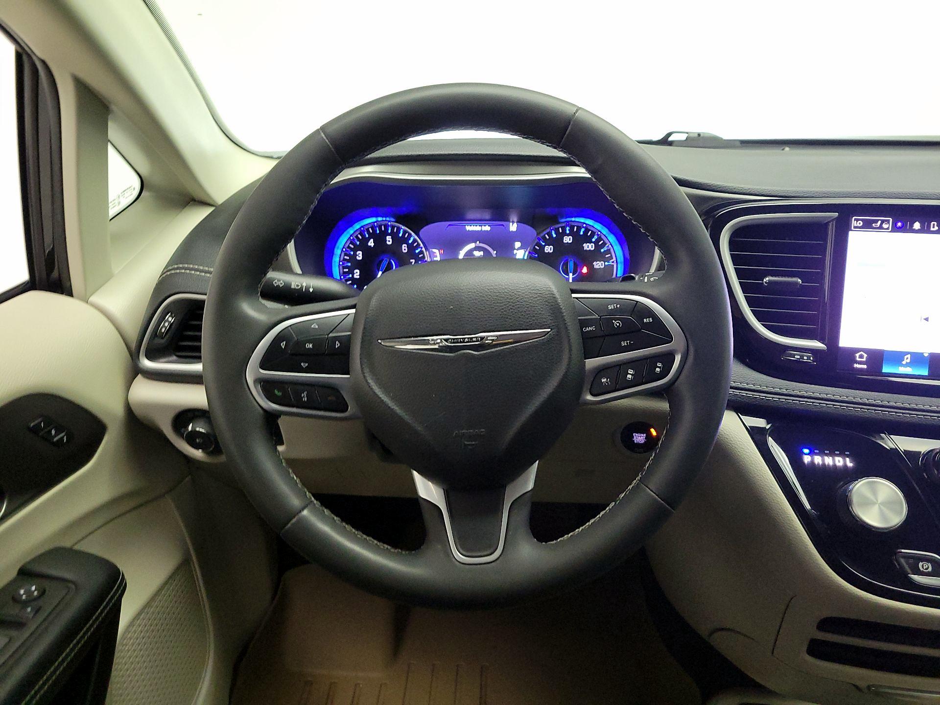 Thumbnail: 2022 Chrysler Pacifica - 10
