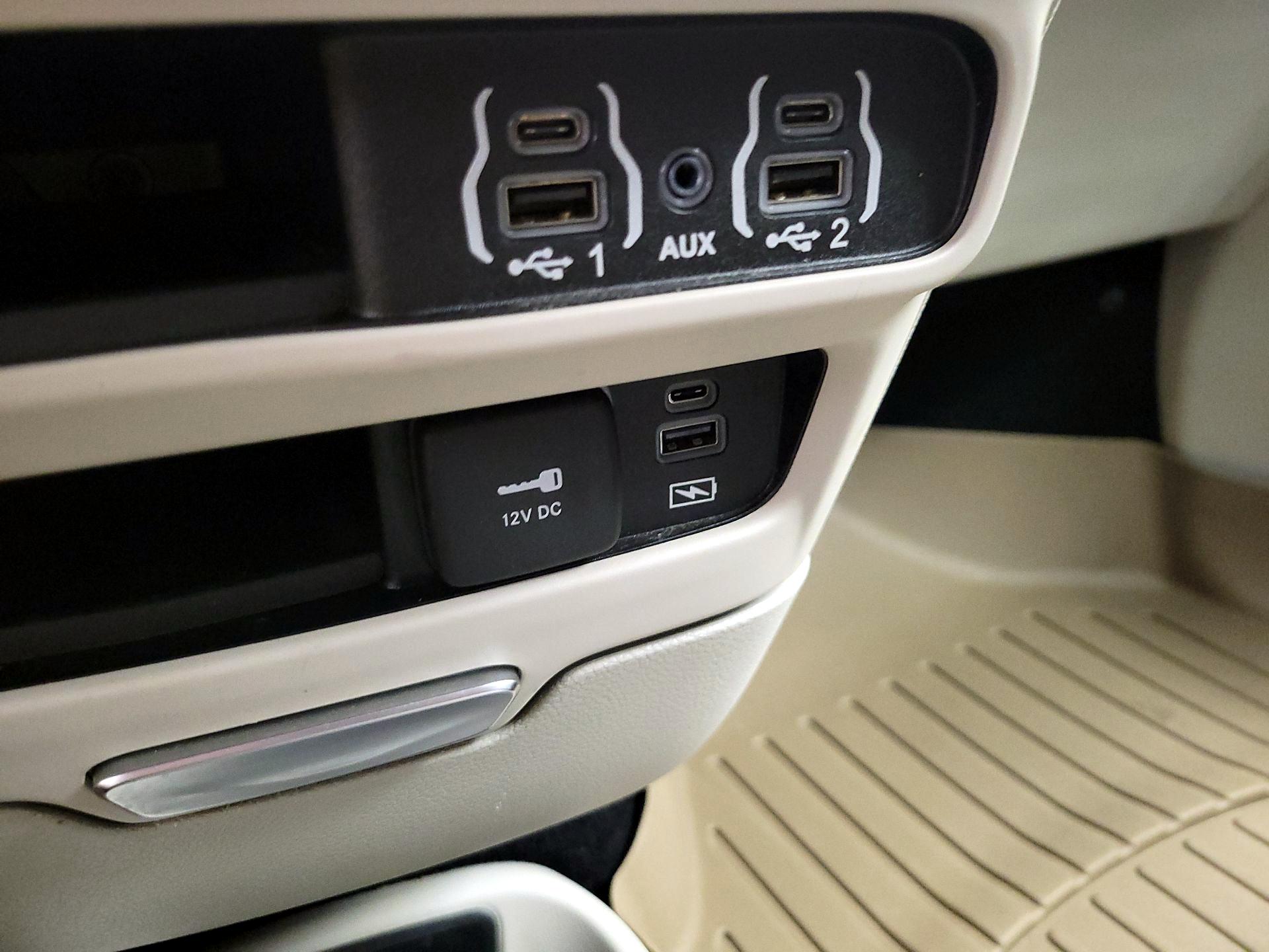 Thumbnail: 2022 Chrysler Pacifica - 18
