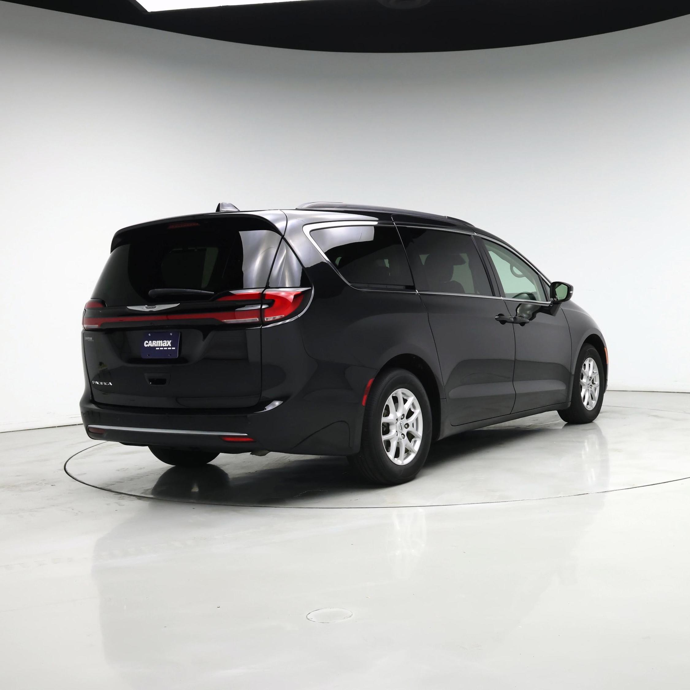 Thumbnail: 2022 Chrysler Pacifica - 8