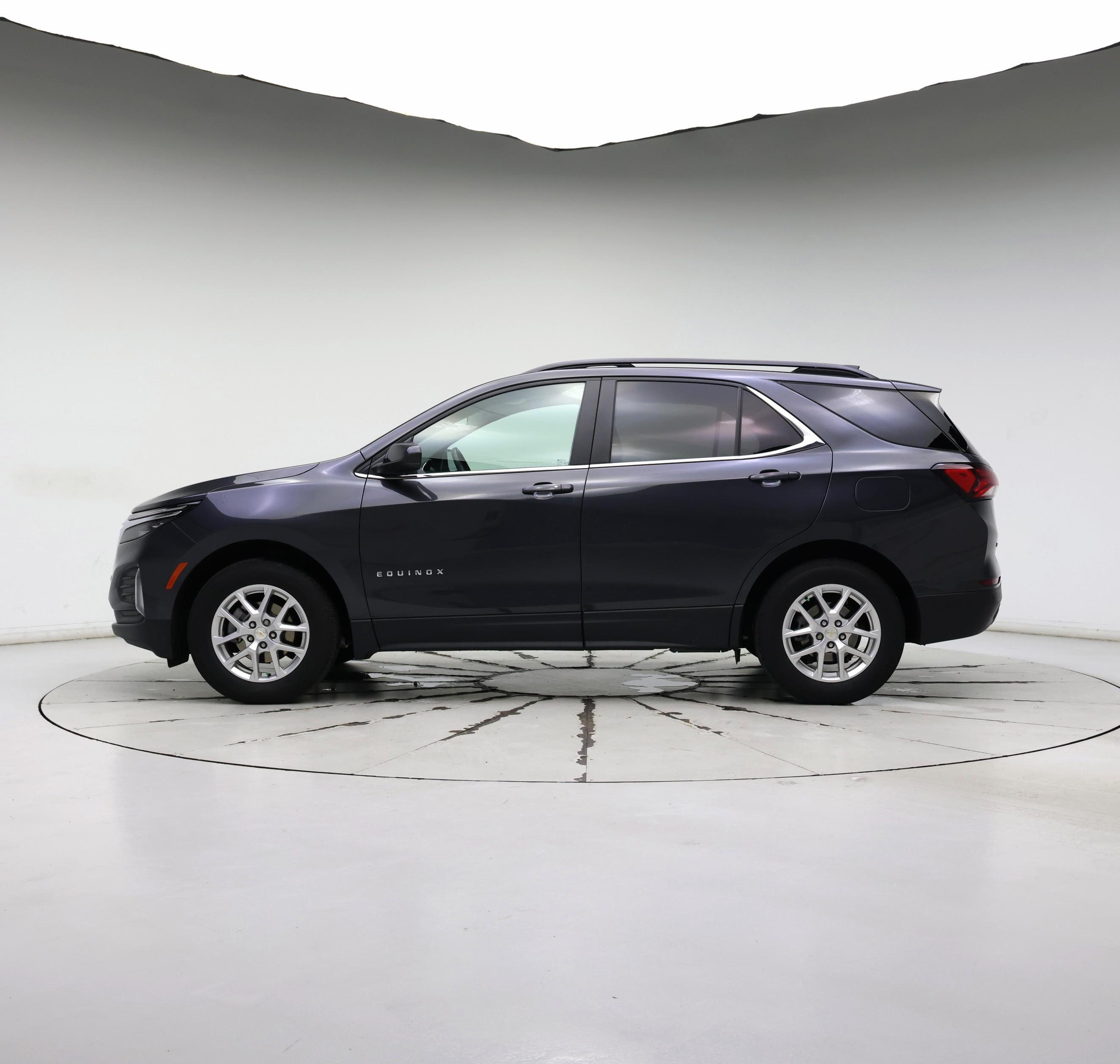 Thumbnail: 2022 Chevrolet Equinox - 3