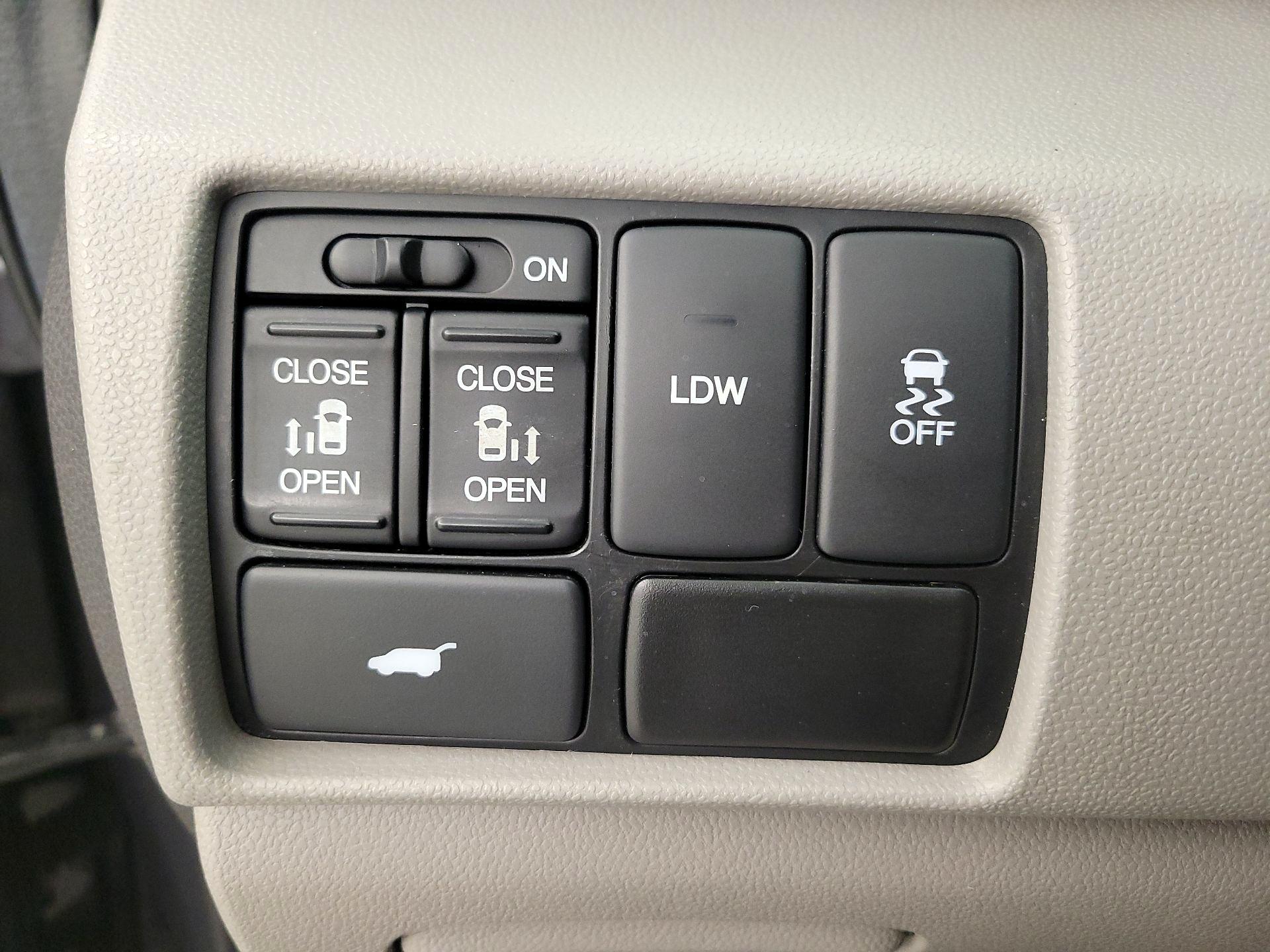 Thumbnail: 2014 Honda Odyssey - 13