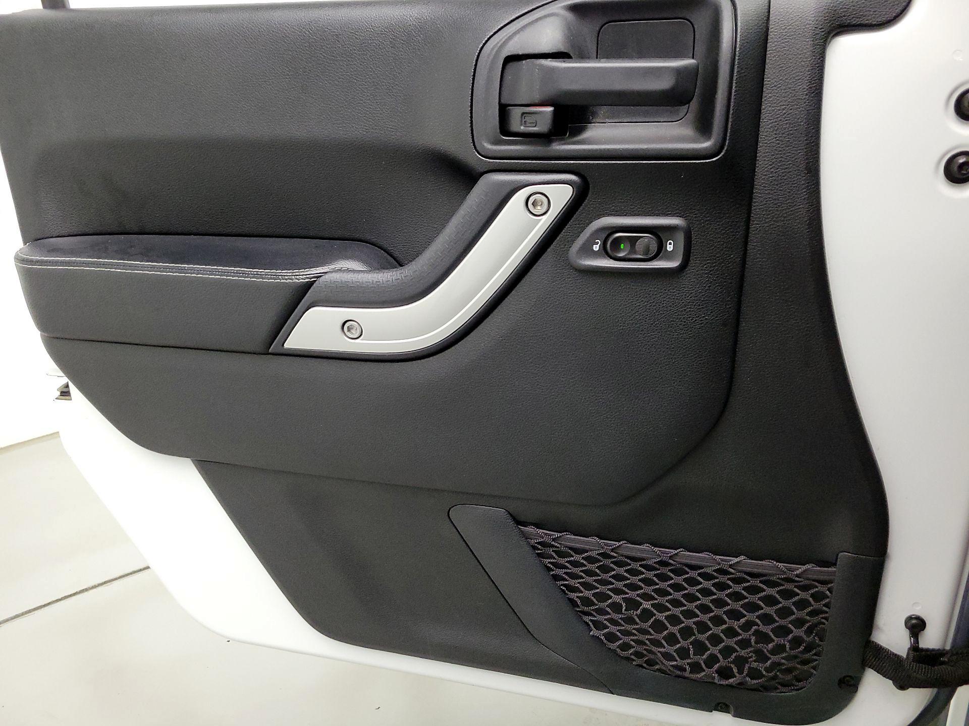 Thumbnail: 2016 Jeep Wrangler - 12