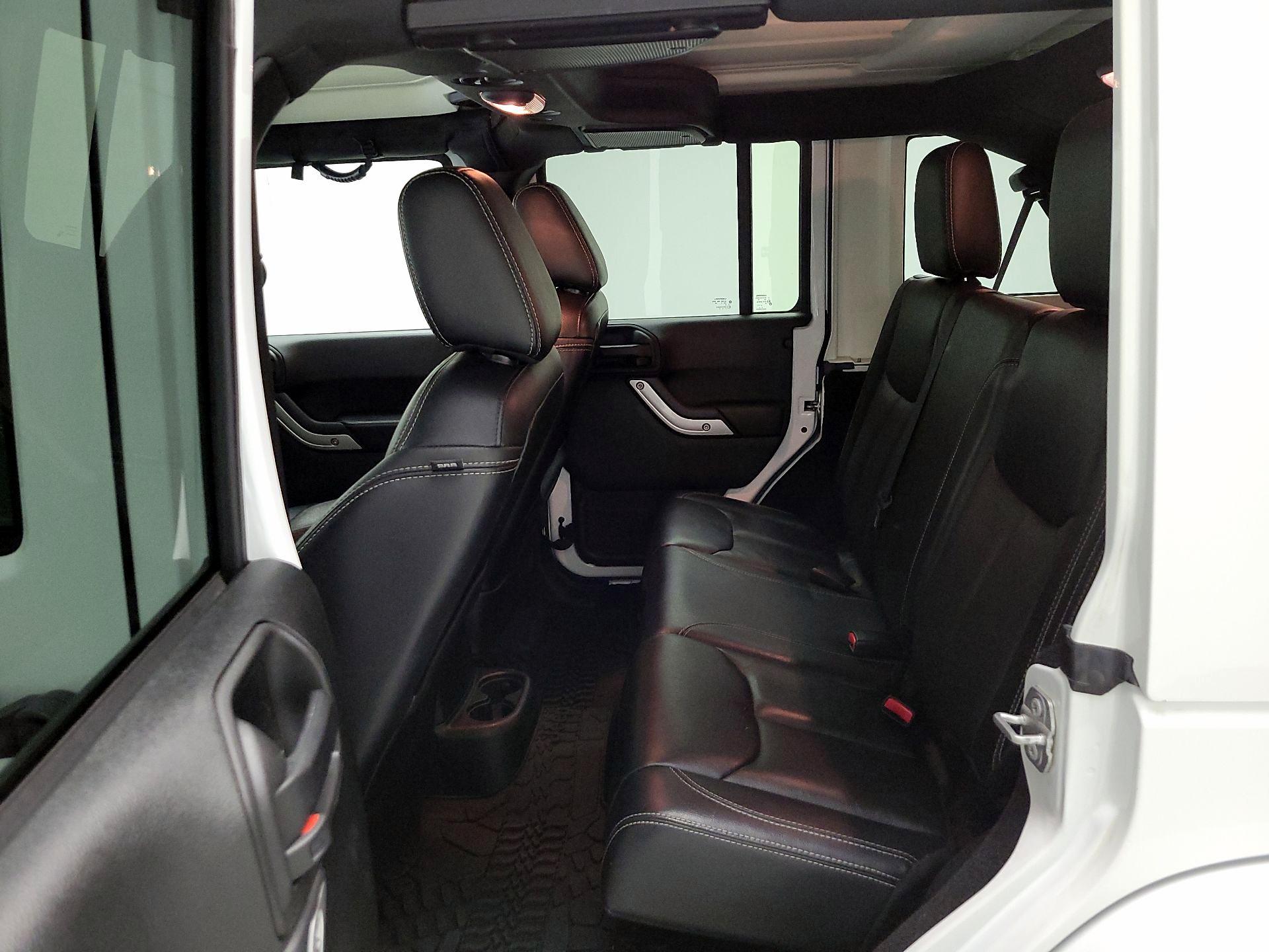 Thumbnail: 2016 Jeep Wrangler - 16