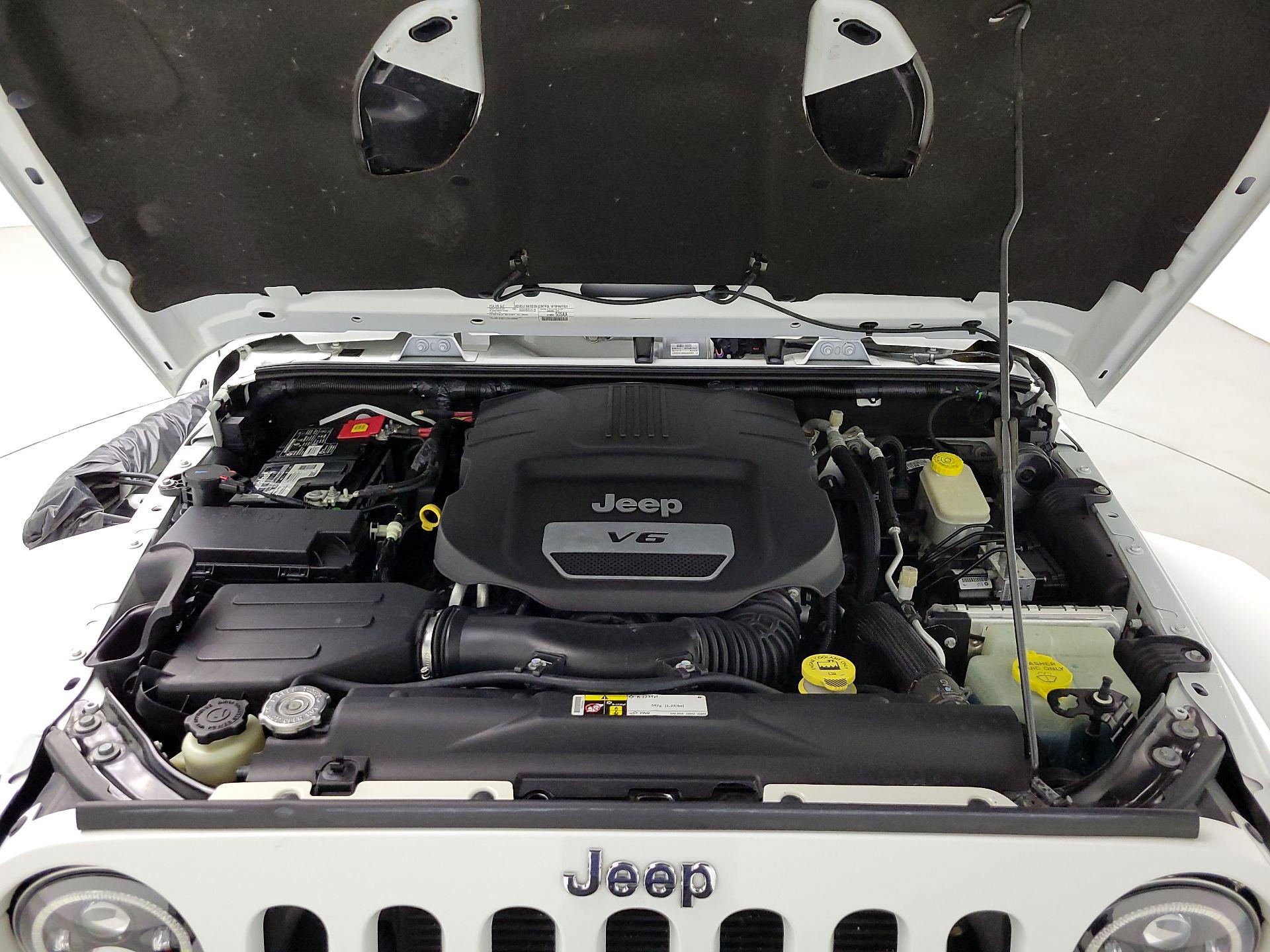 Thumbnail: 2016 Jeep Wrangler - 18