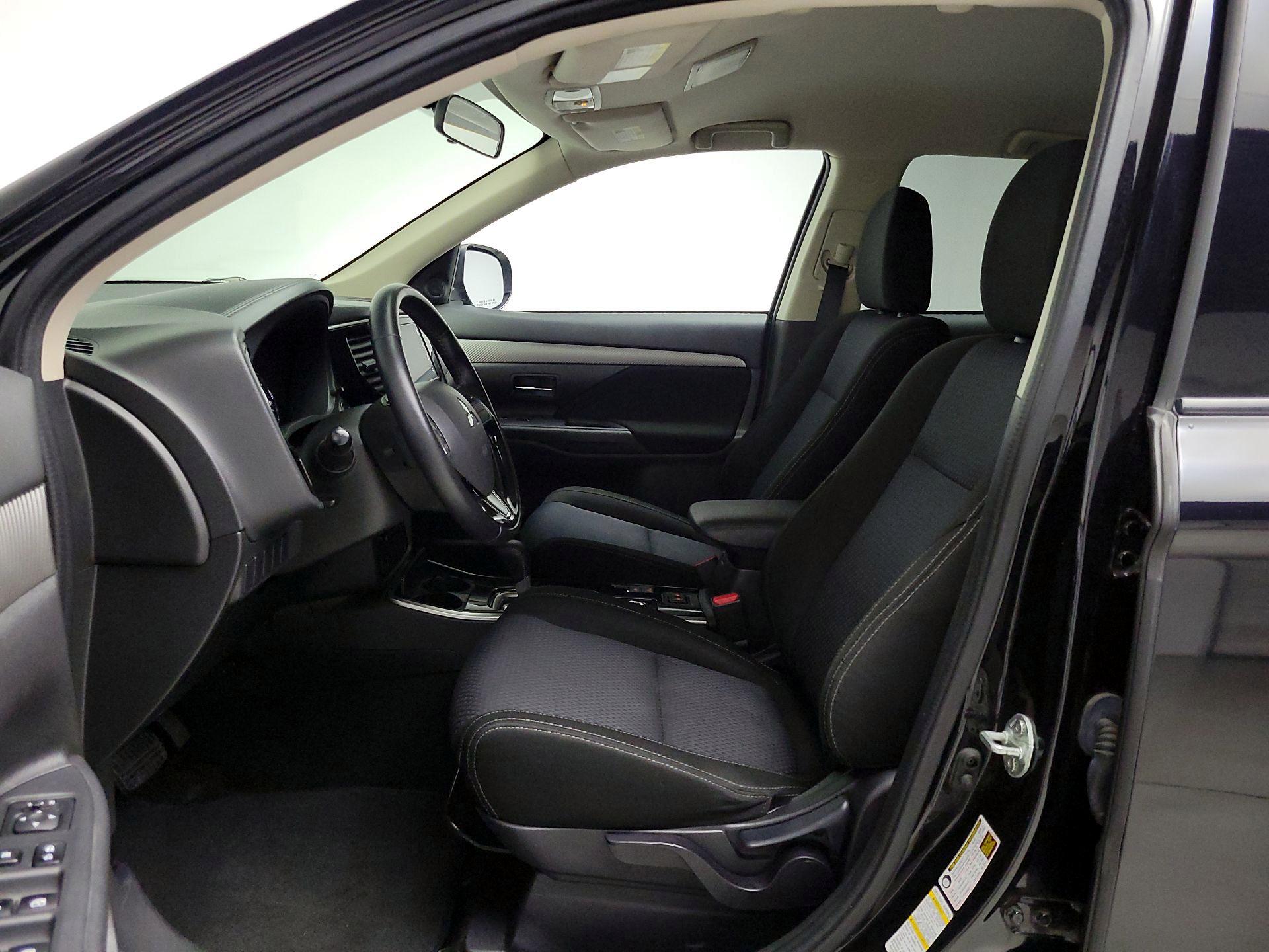 Thumbnail: 2018 Mitsubishi Outlander - 11