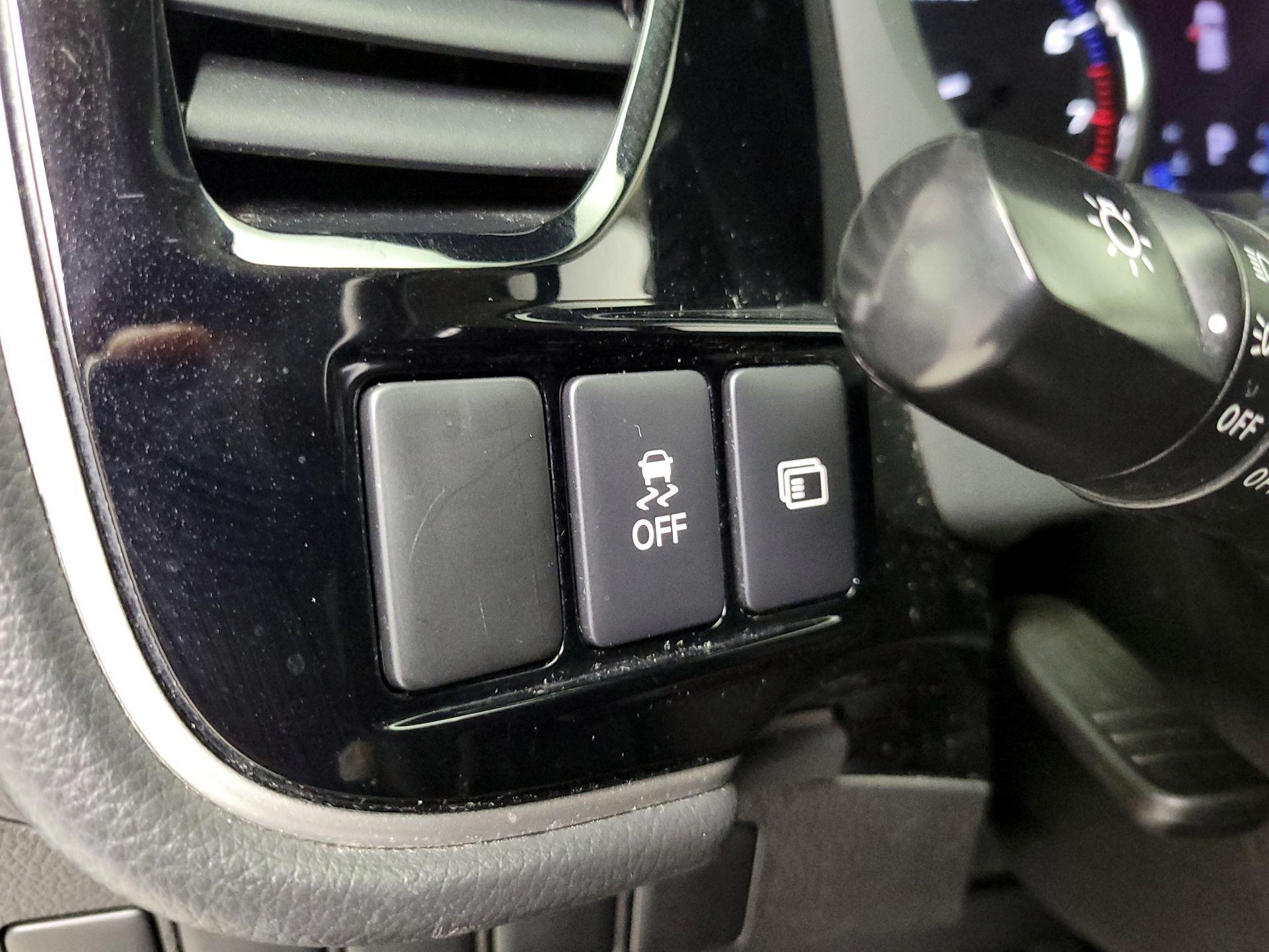 Thumbnail: 2018 Mitsubishi Outlander - 13