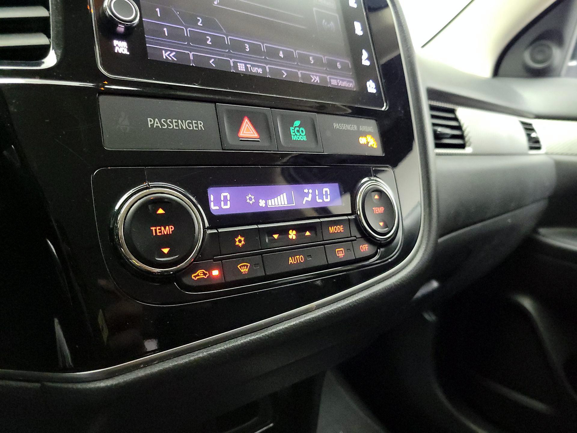 Thumbnail: 2018 Mitsubishi Outlander - 16