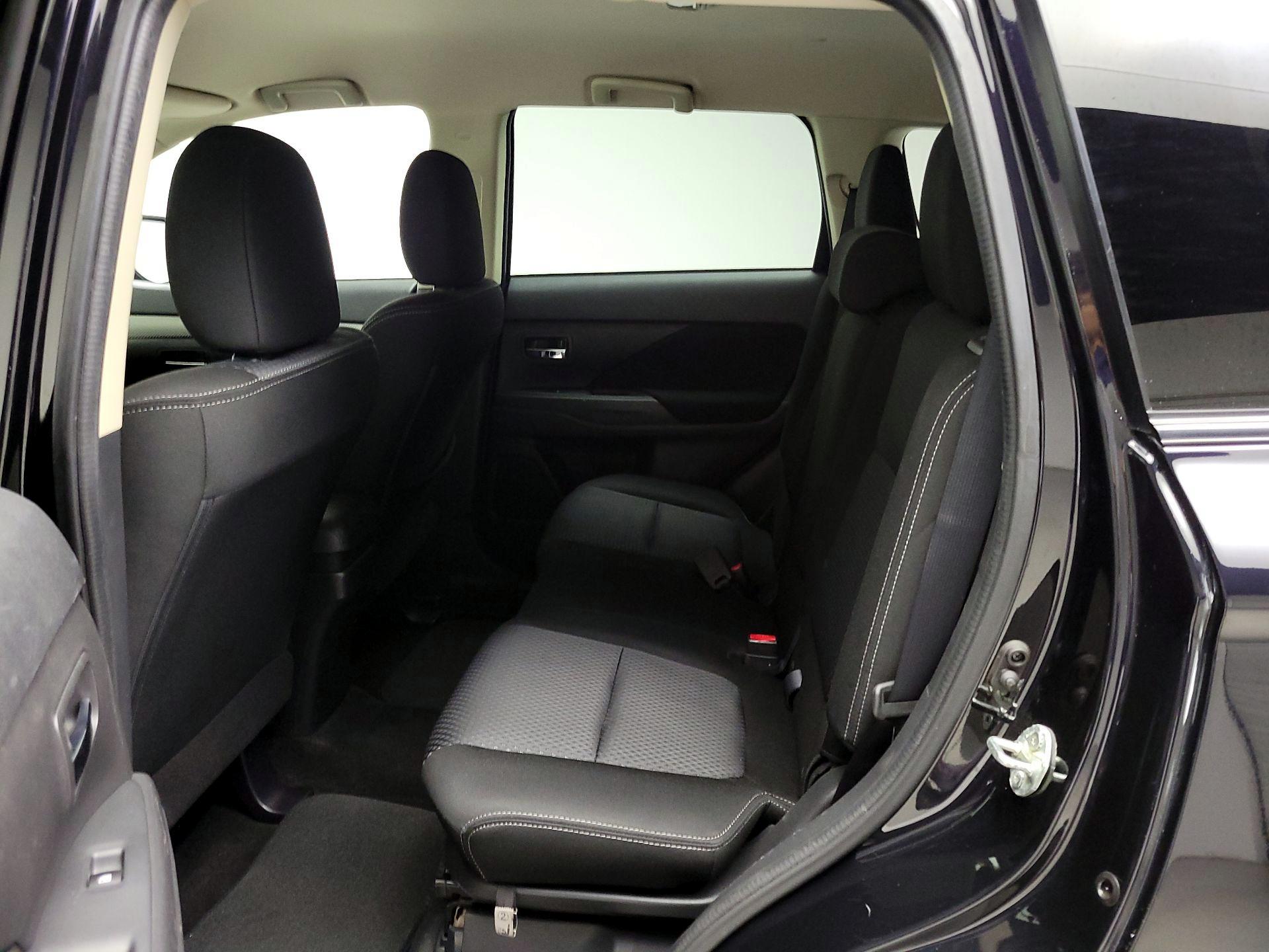 Thumbnail: 2018 Mitsubishi Outlander - 19