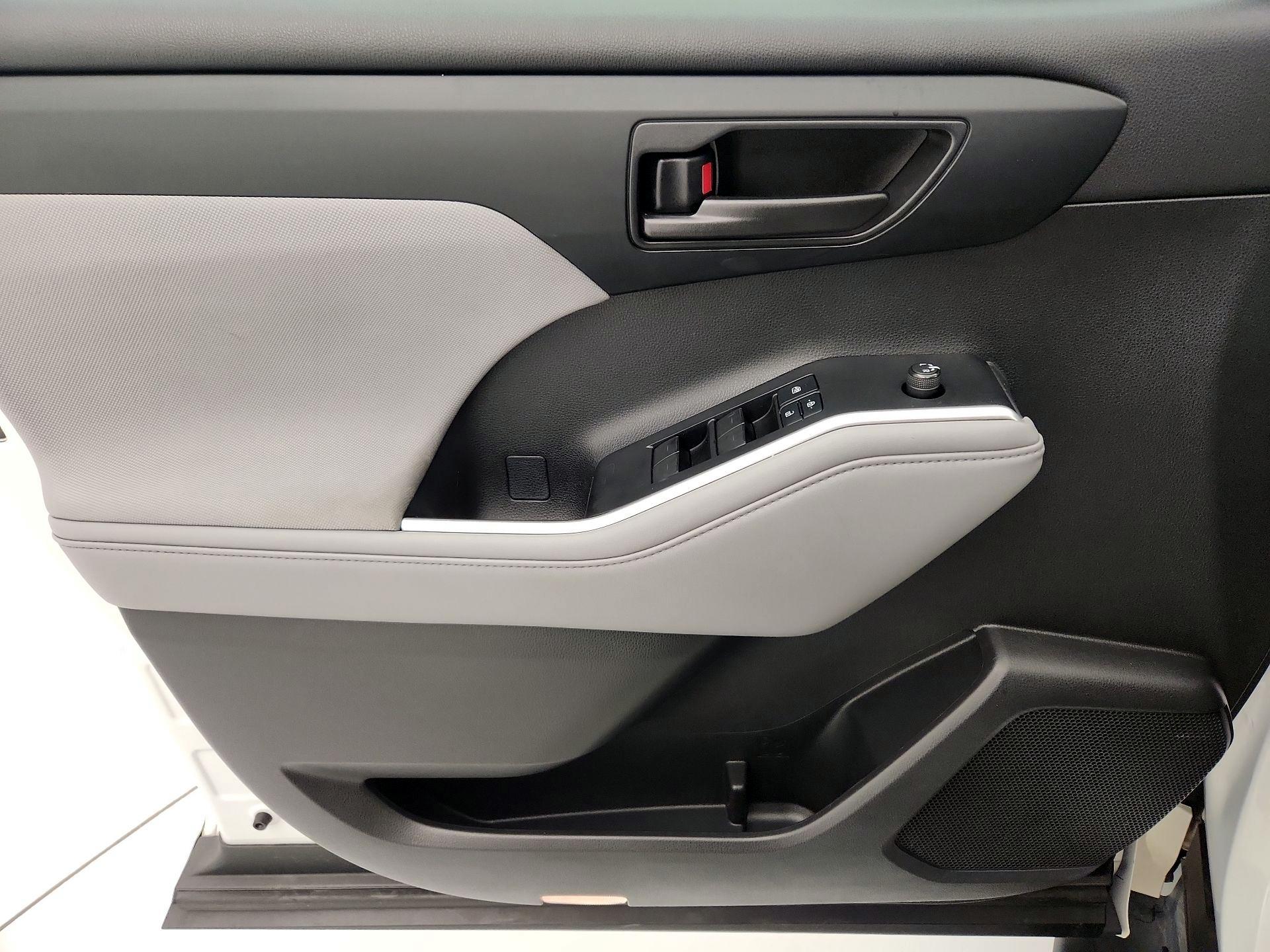 Thumbnail: 2021 Toyota Highlander - 12