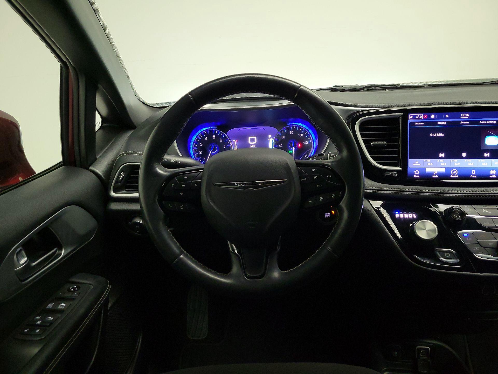 Thumbnail: 2021 Chrysler Pacifica - 10
