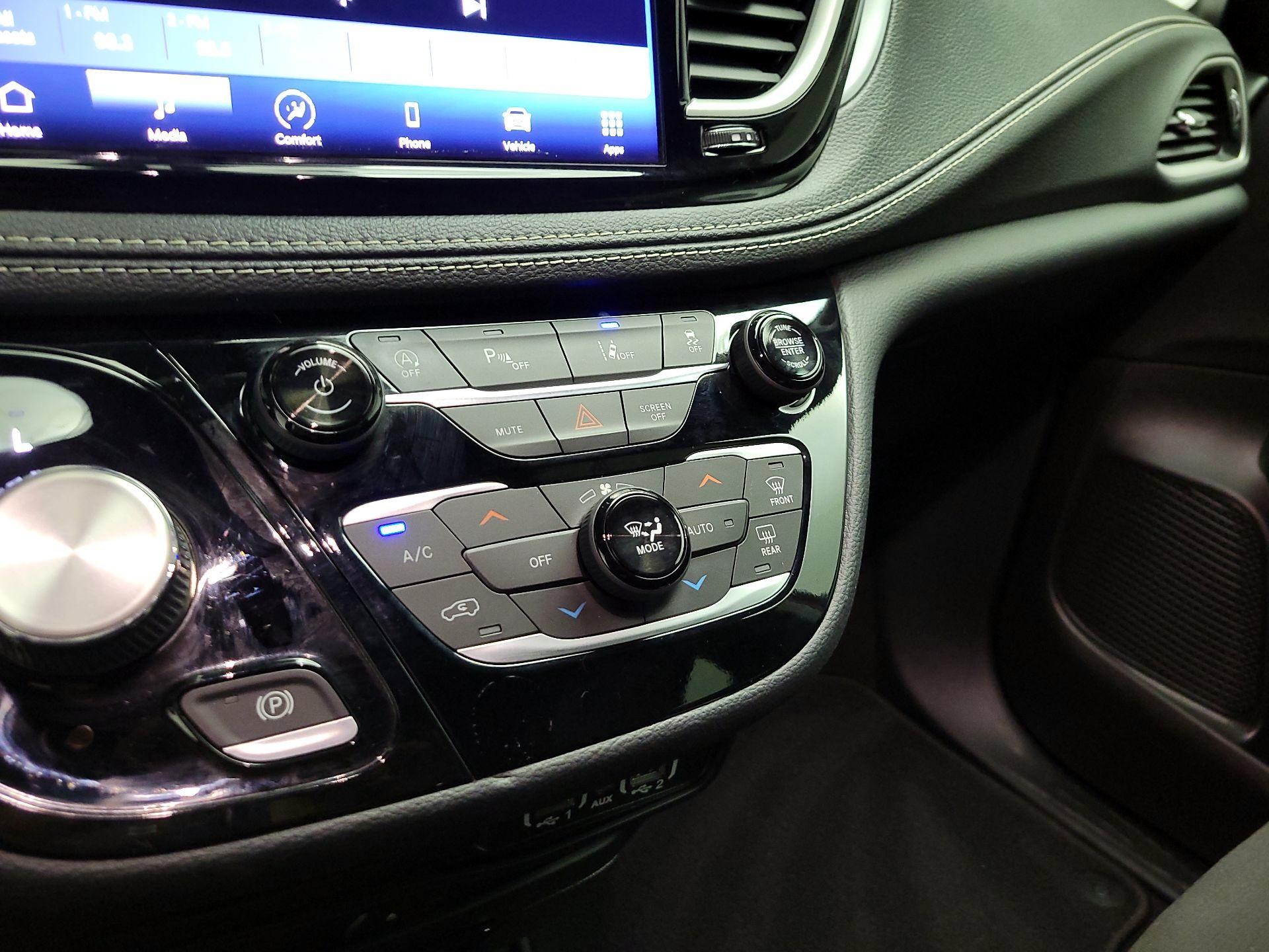 Thumbnail: 2021 Chrysler Pacifica - 16