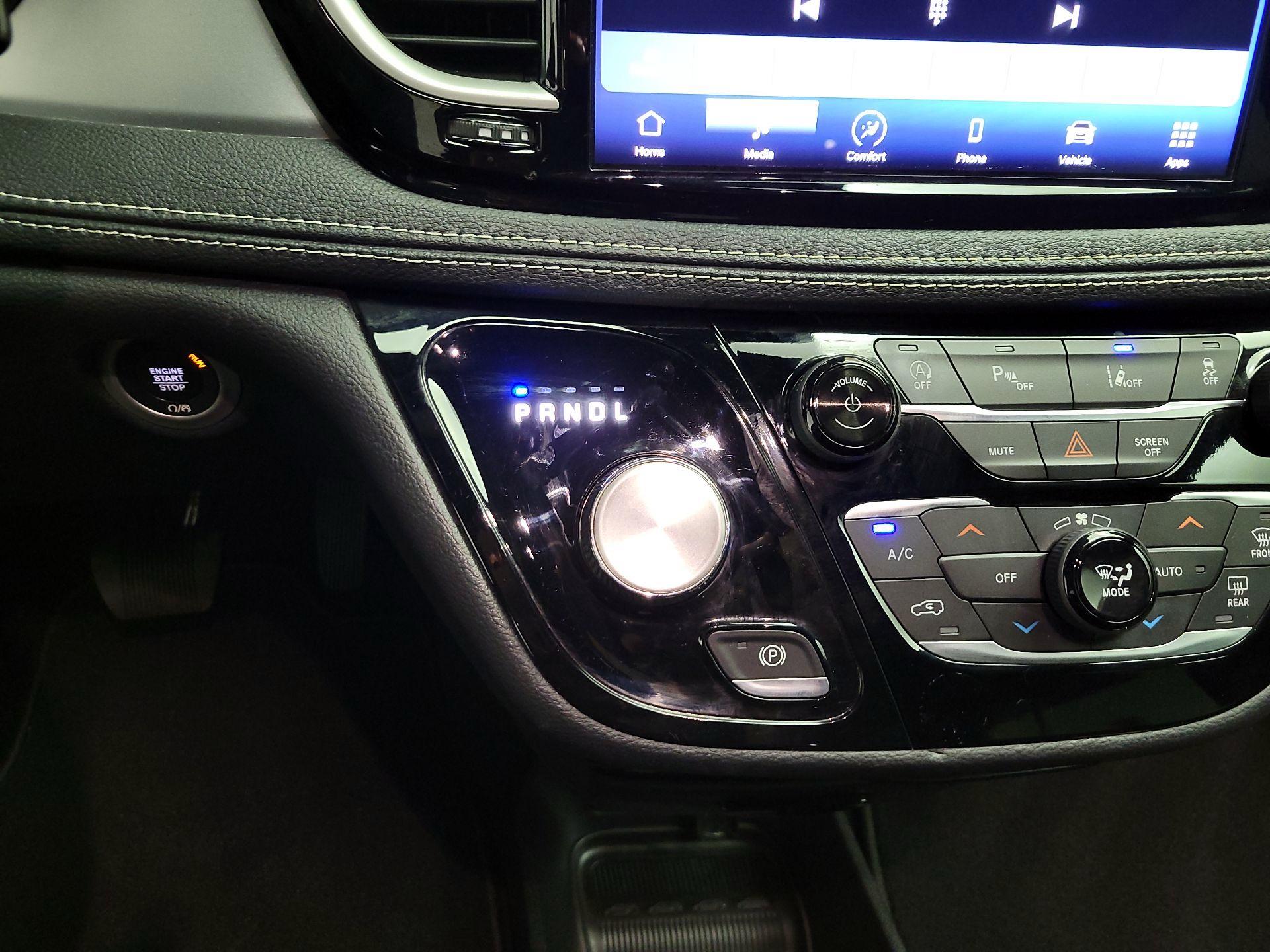 Thumbnail: 2021 Chrysler Pacifica - 17