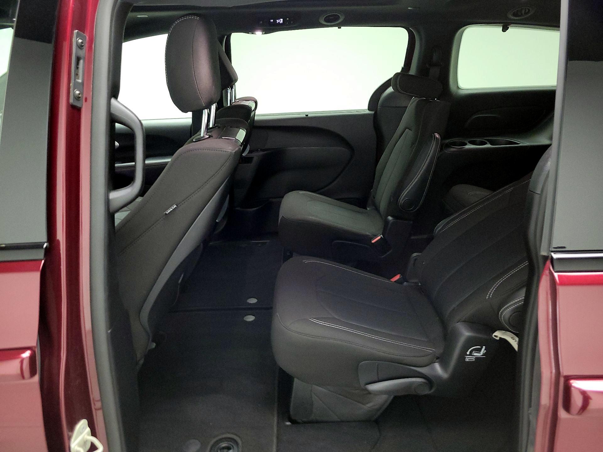 Thumbnail: 2021 Chrysler Pacifica - 18