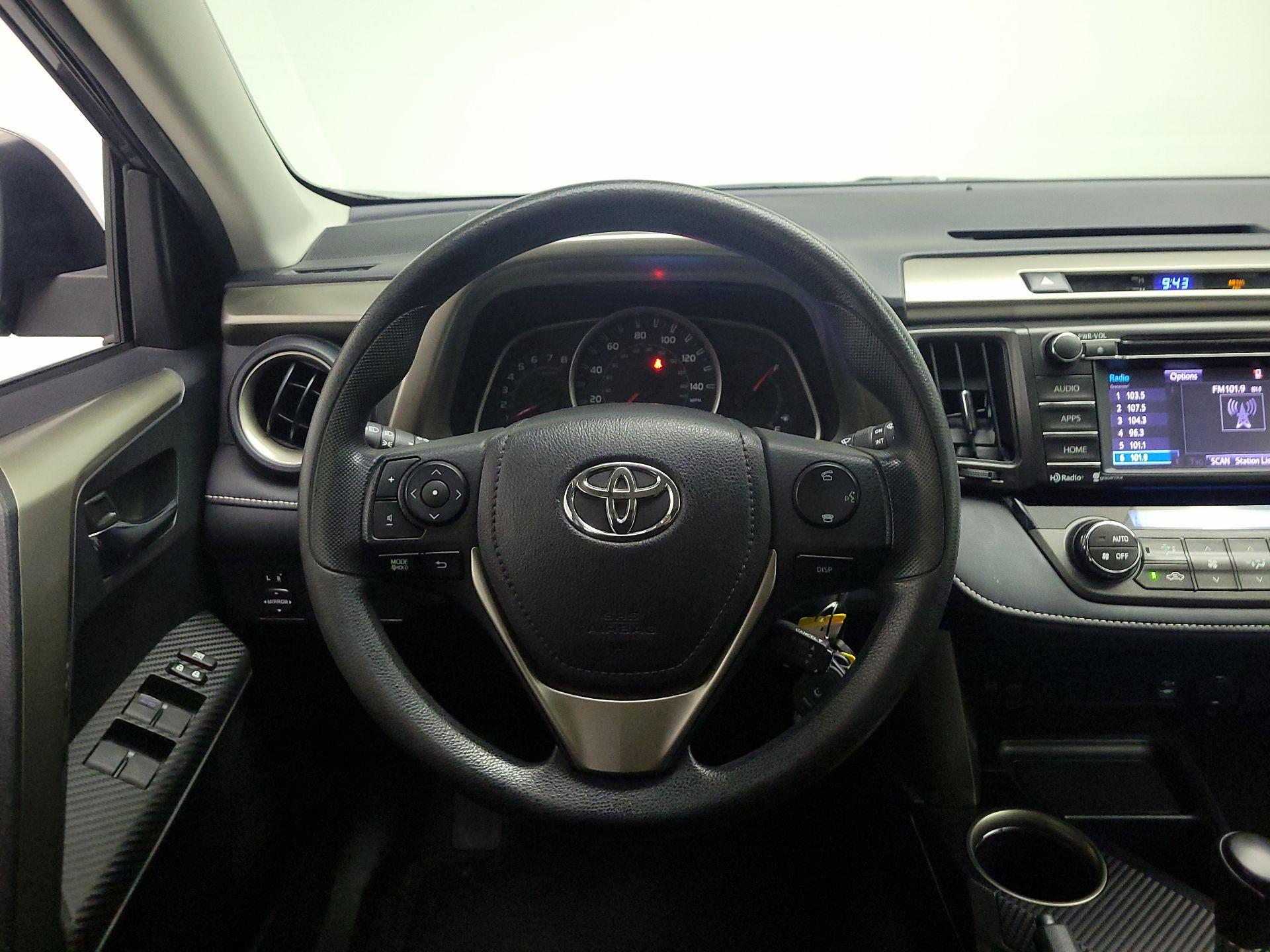 Thumbnail: 2015 Toyota RAV4 - 10