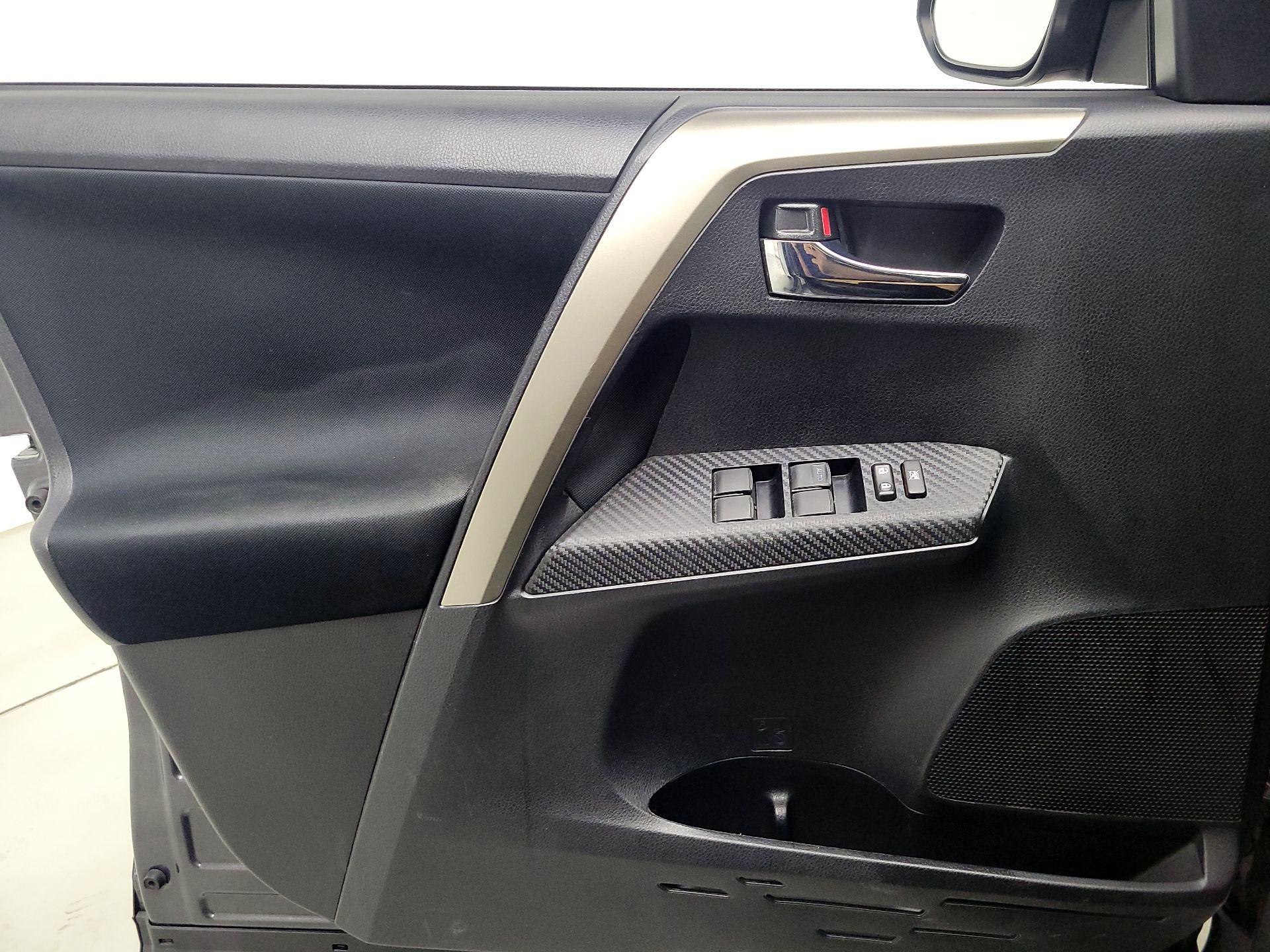 Thumbnail: 2015 Toyota RAV4 - 12