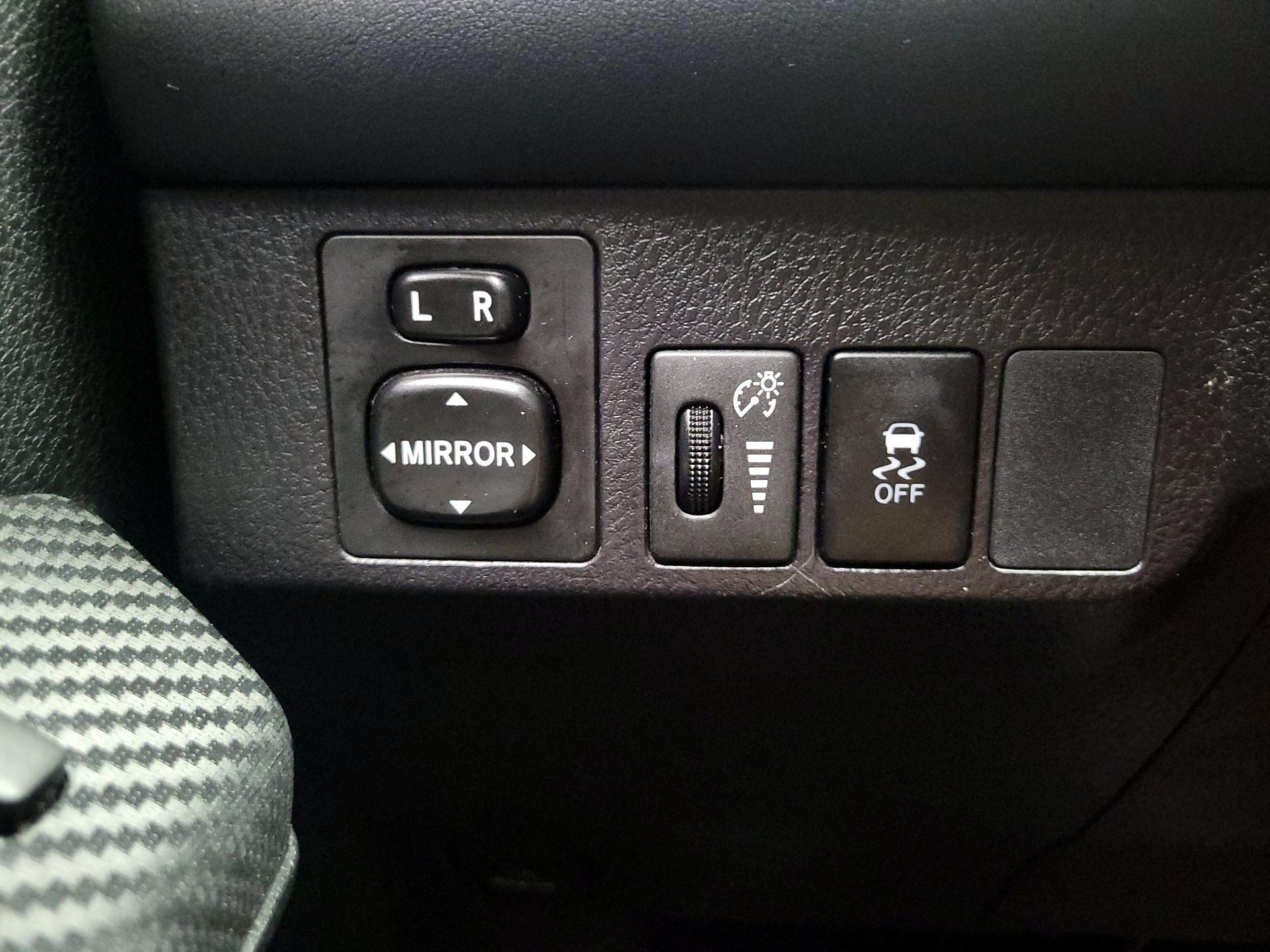 Thumbnail: 2015 Toyota RAV4 - 13